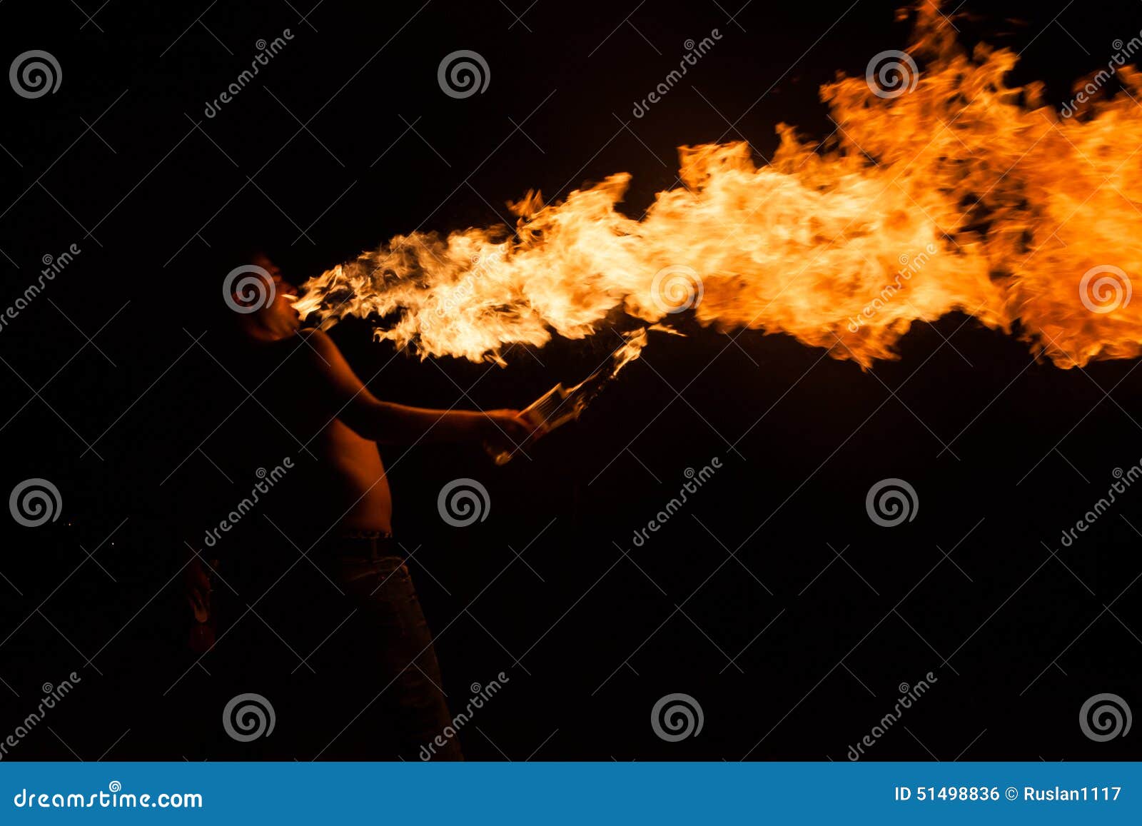 Demostración Del Fuego Con Las Antorchas Foto de archivo - Imagen de  peligro, calor: 51498836