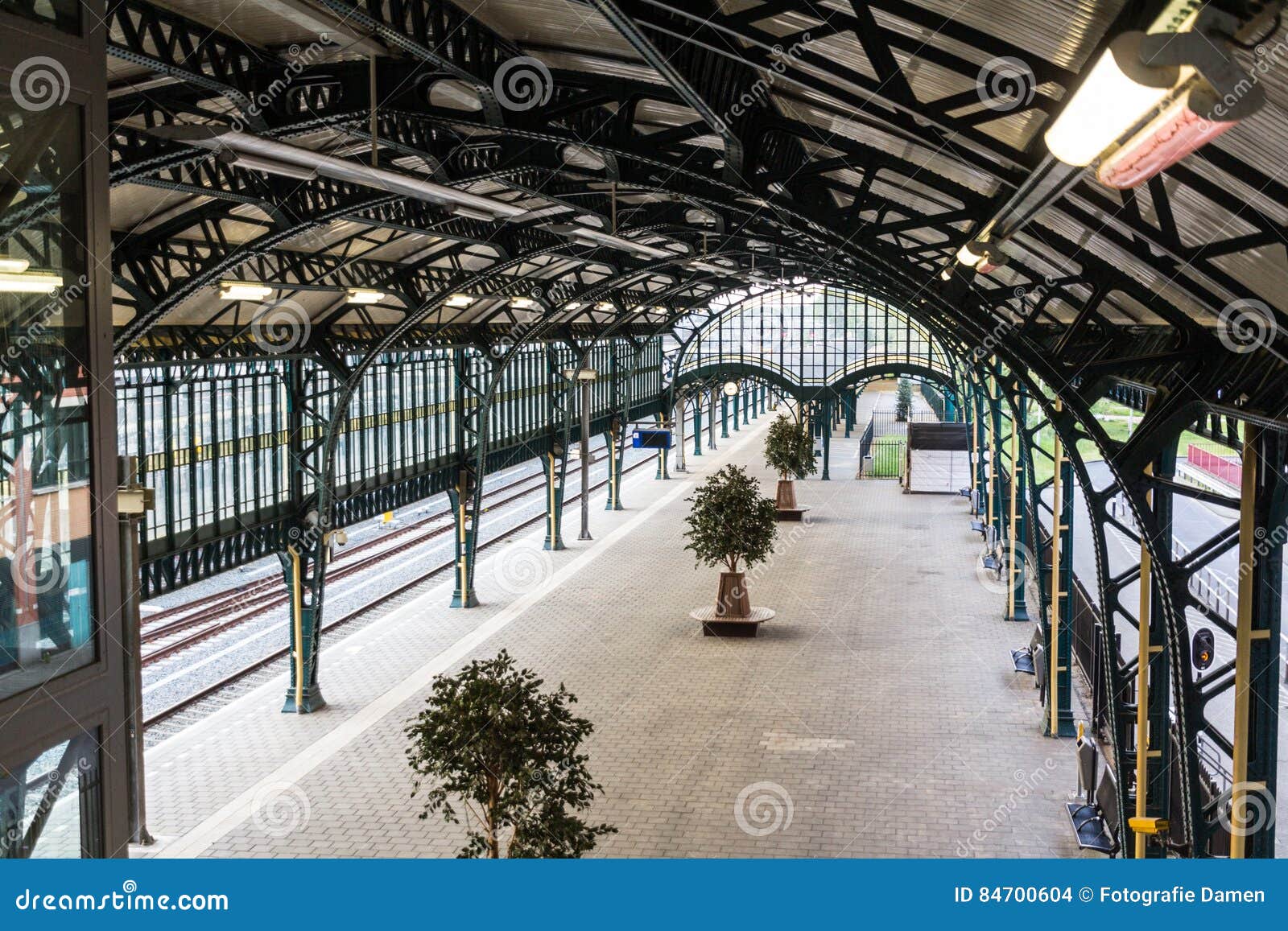 P En R Den Bosch Station Den Bosch Station editorial stock image. Image of departure - 84700604