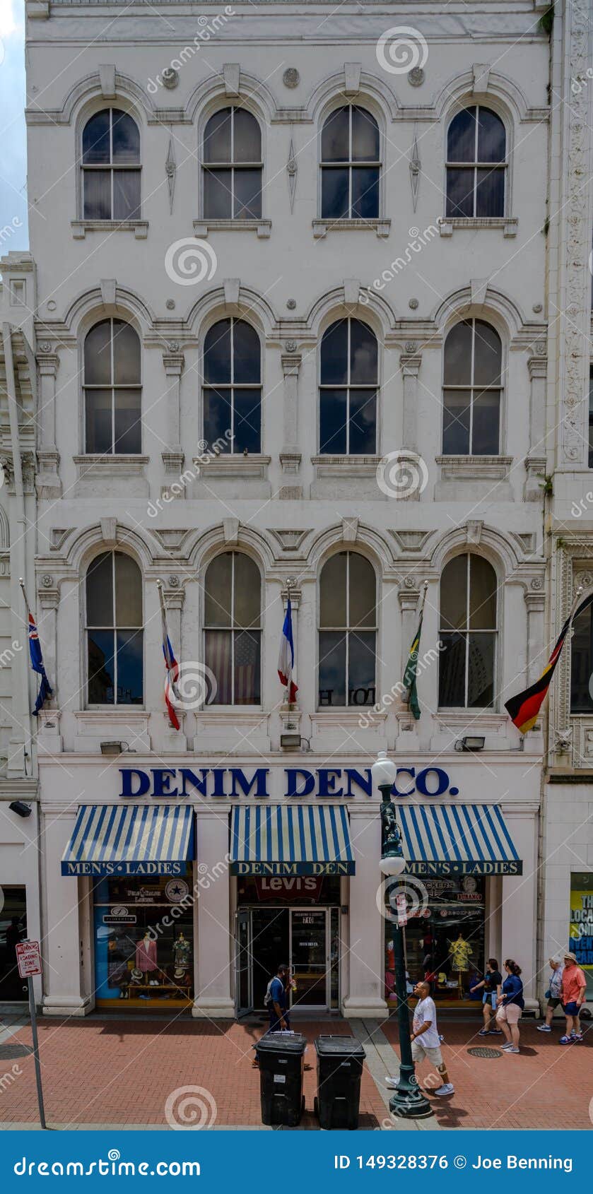 Denim Den Co Clothing Store Editorial Photo - Image of exterior,  architecture: 149328376