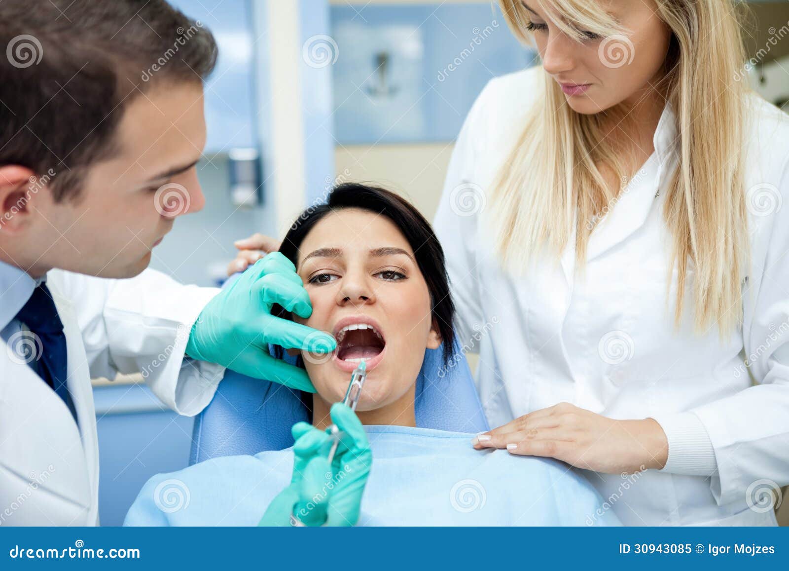 Dentist giving anesthesia stock image. Image of horizontal 30943085