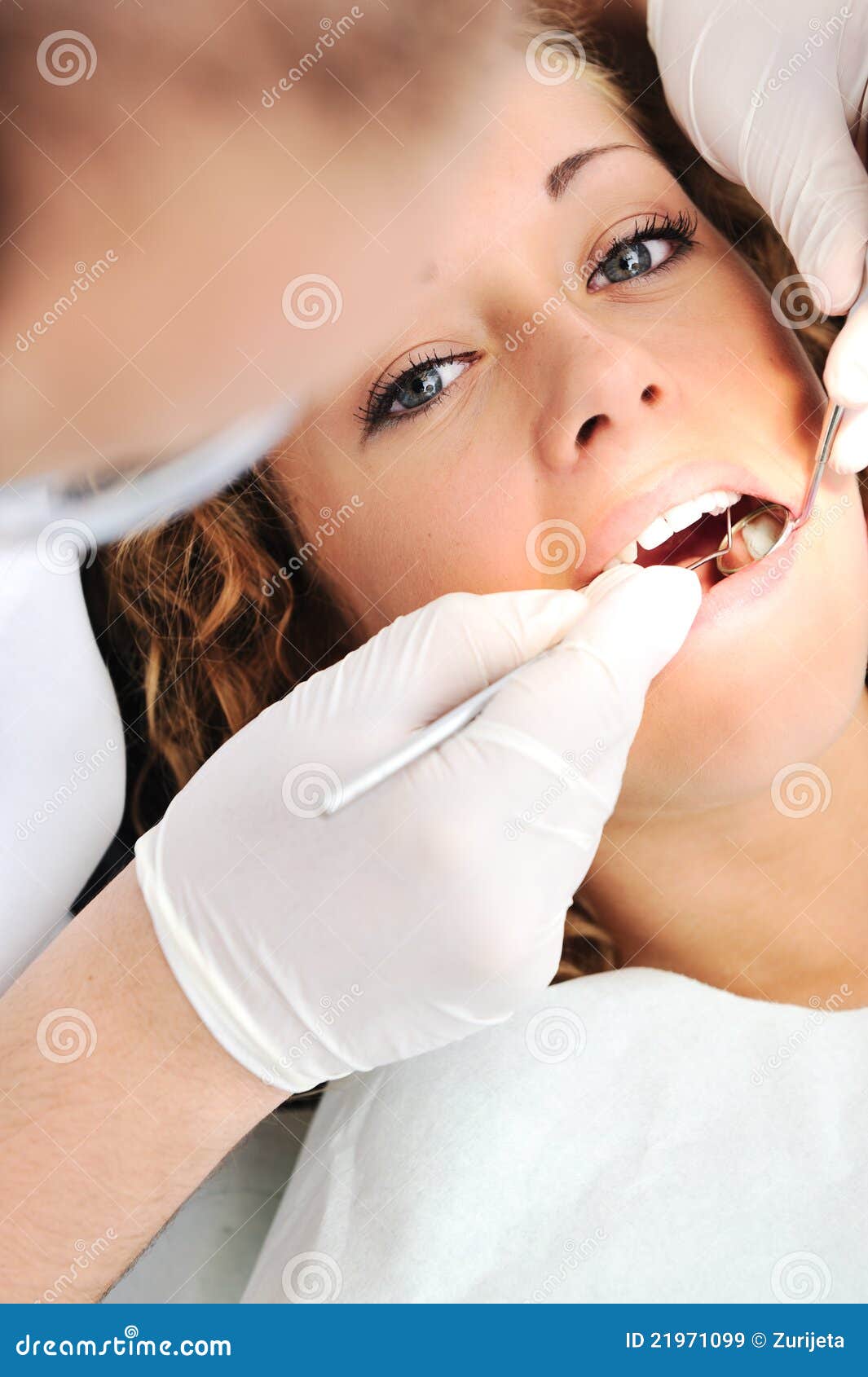 dentist's teeth checkup