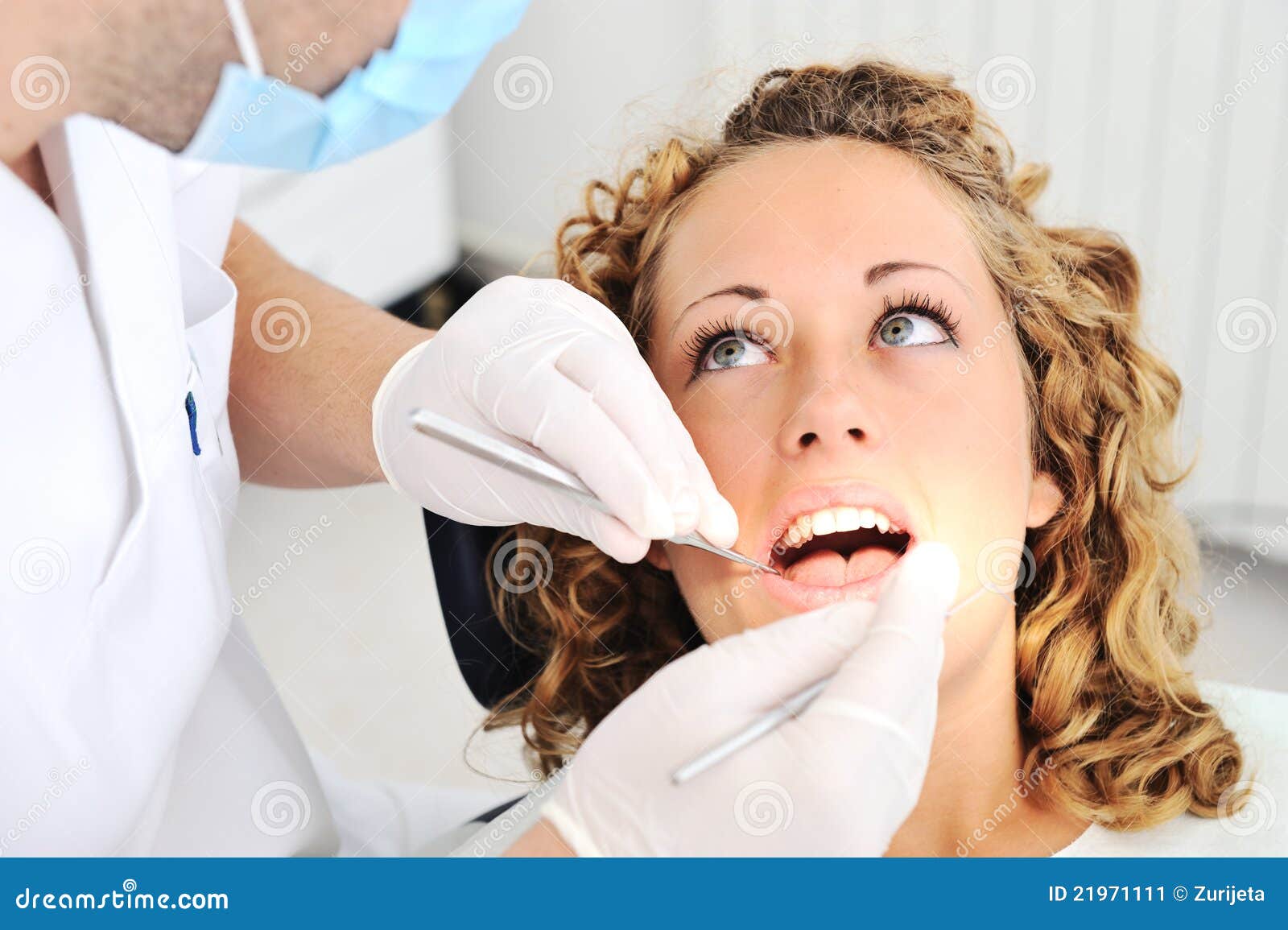 dentist's teeth checkup