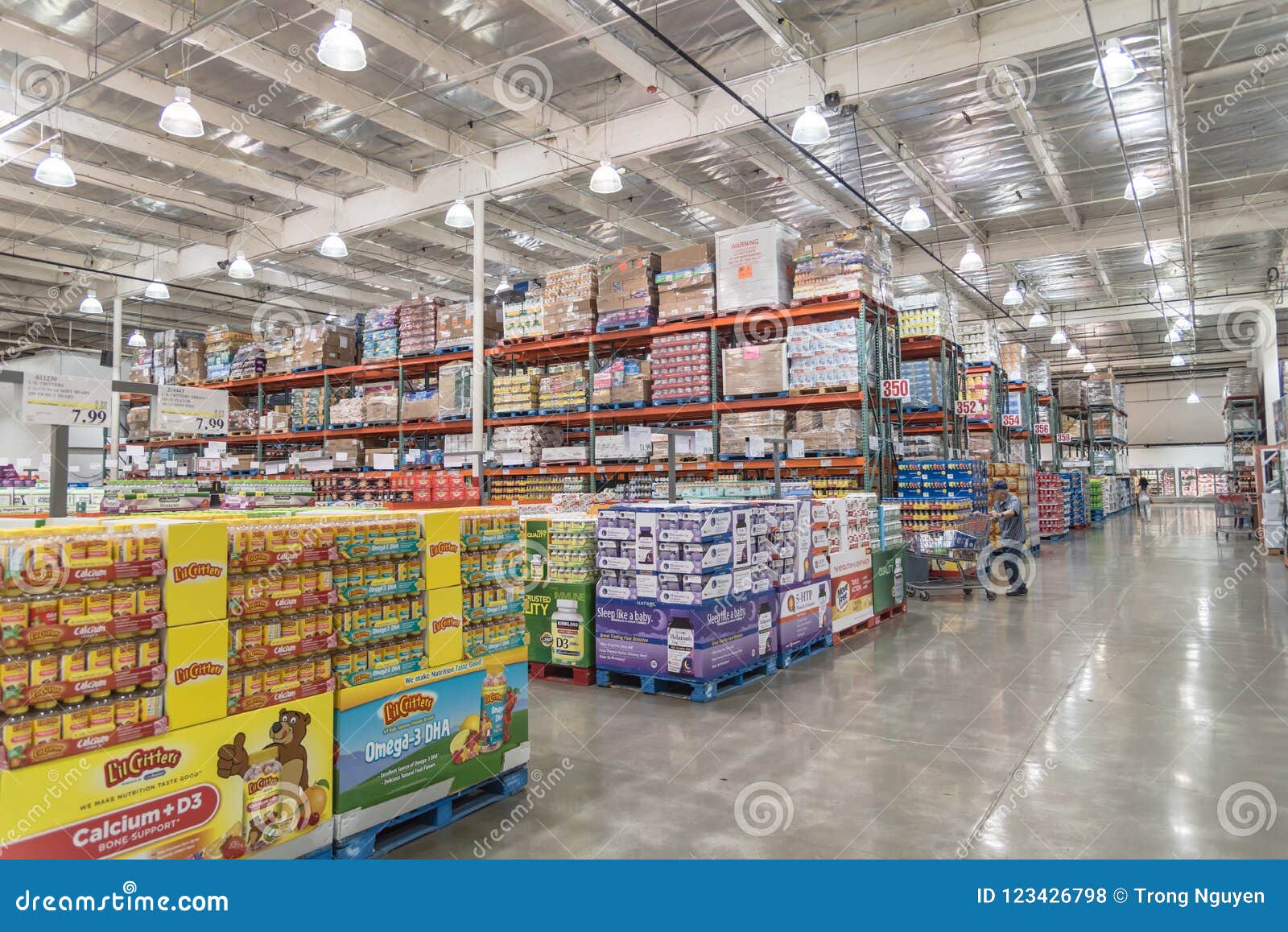 Dentro De Compras Del Cliente De La Tienda De La Venta Al Por Mayor De  Costco En Seattle, Lávese Foto de archivo editorial - Imagen de marca,  inventario: 123426798