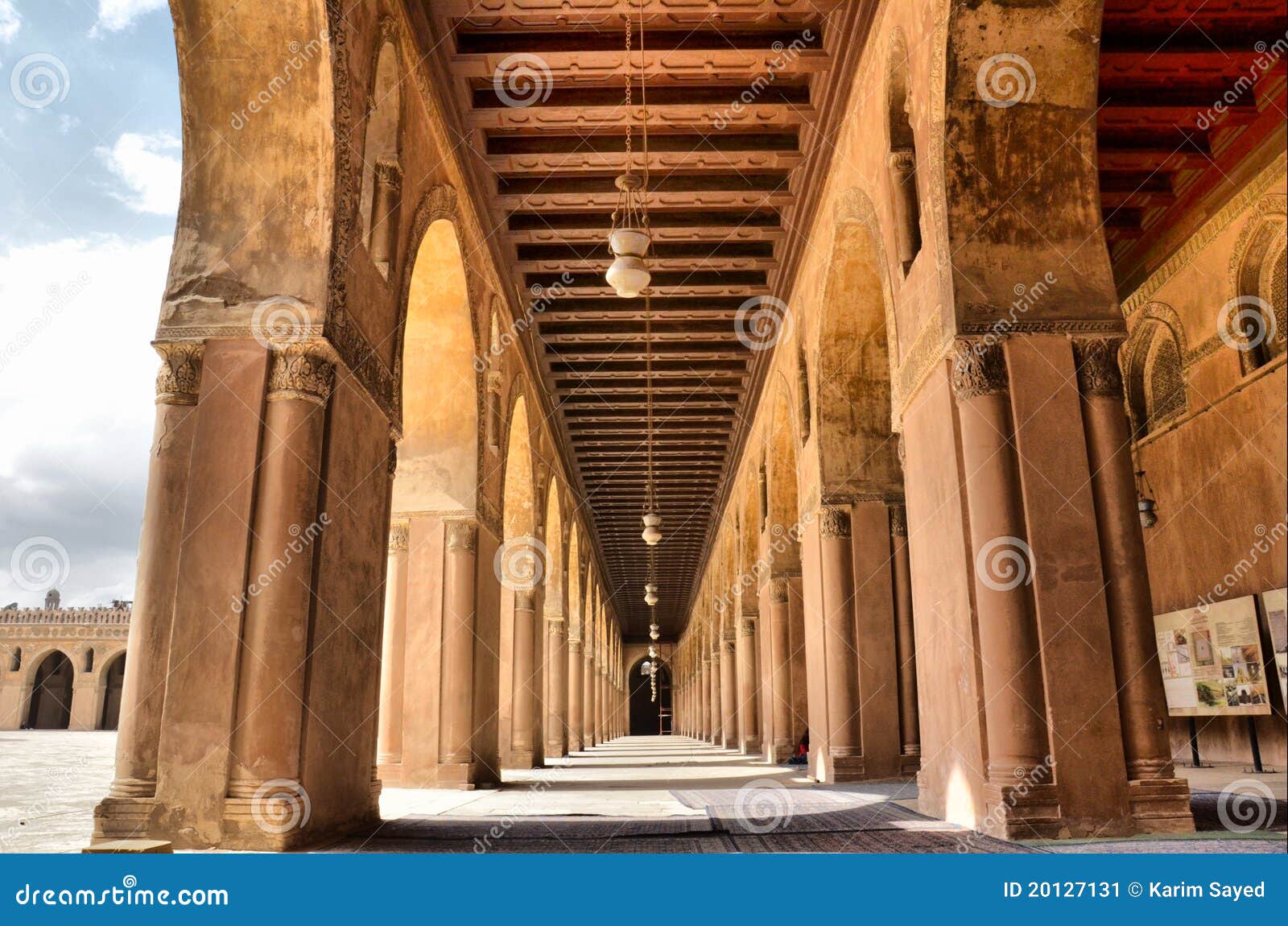 Dentro De La Mezquita De Ibn Tulun Imagen De Archivo Imagen De Egipto Manera