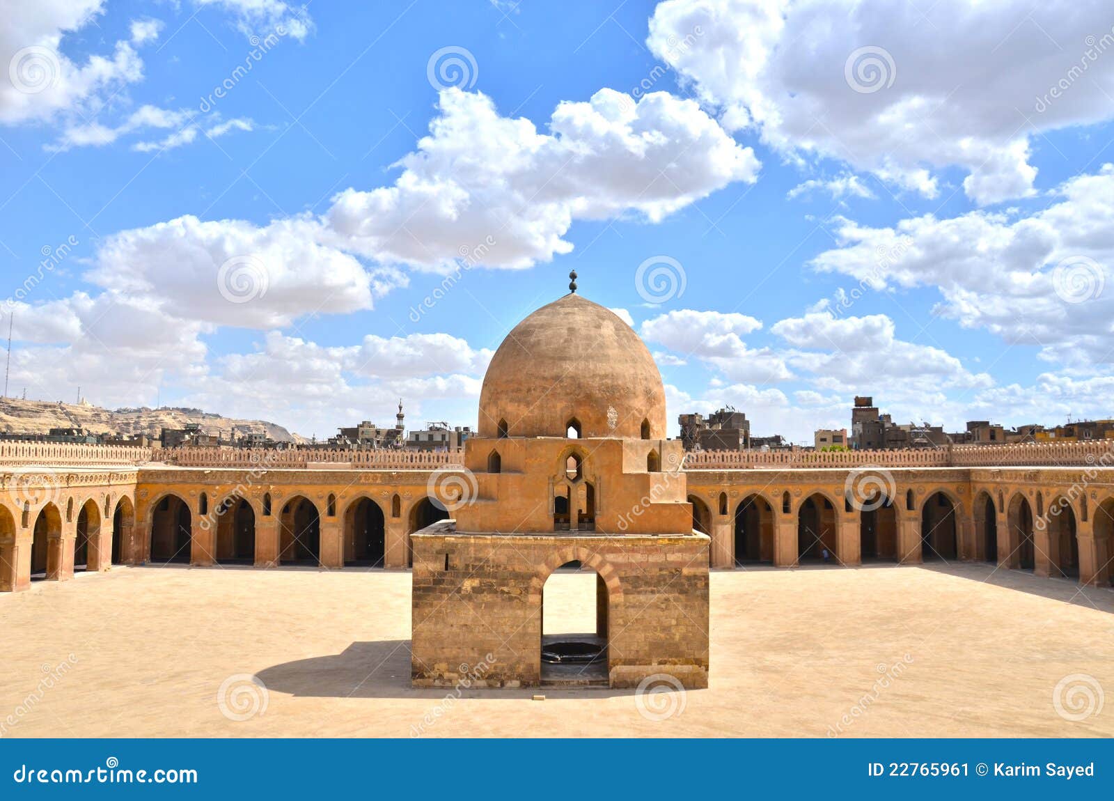 Dentro De La Mezquita De Ibn Tulun Imagen De Archivo Imagen De Recorrido Siga