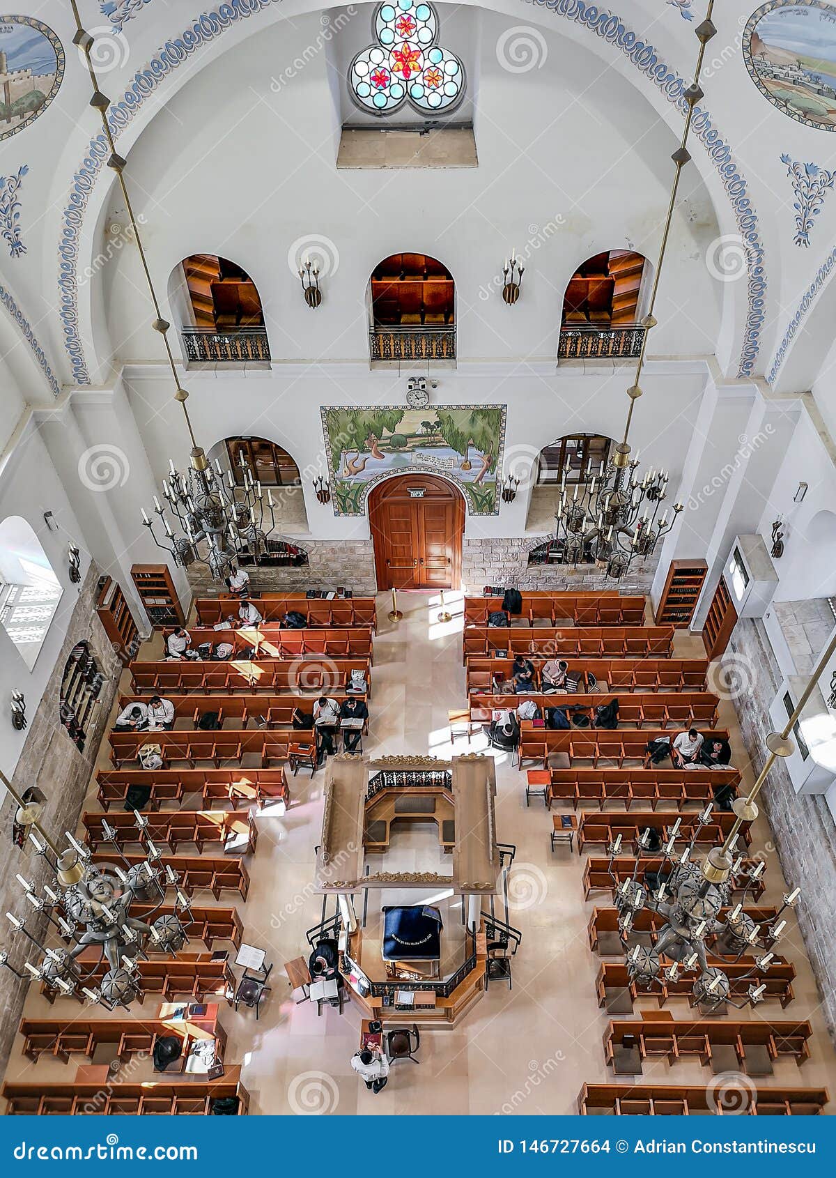 File:Interior de la sinagoga Hurva, Jerusalén, Israel, 2017 04.jpg