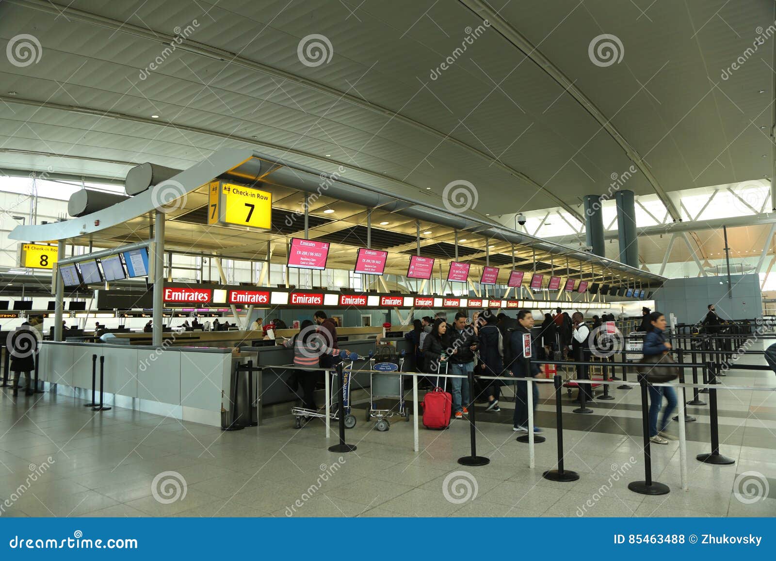 Dentro Do Terminal 4 Da Linha Aérea Do Delta No Aeroporto Internacional De  JFK Em New York Foto de Stock Editorial - Imagem de pista, colosso: 85463488