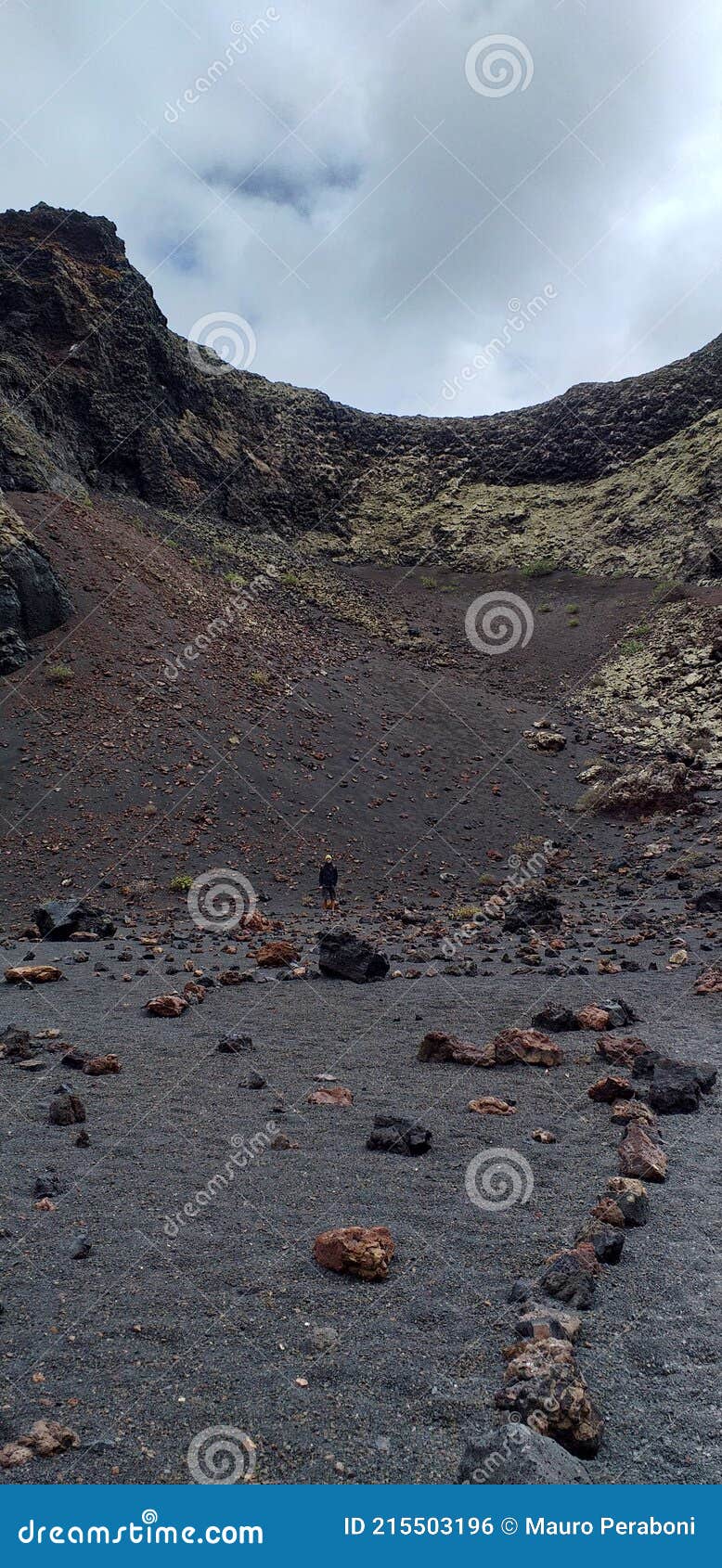 dentro il cratere di un vulcano spento
