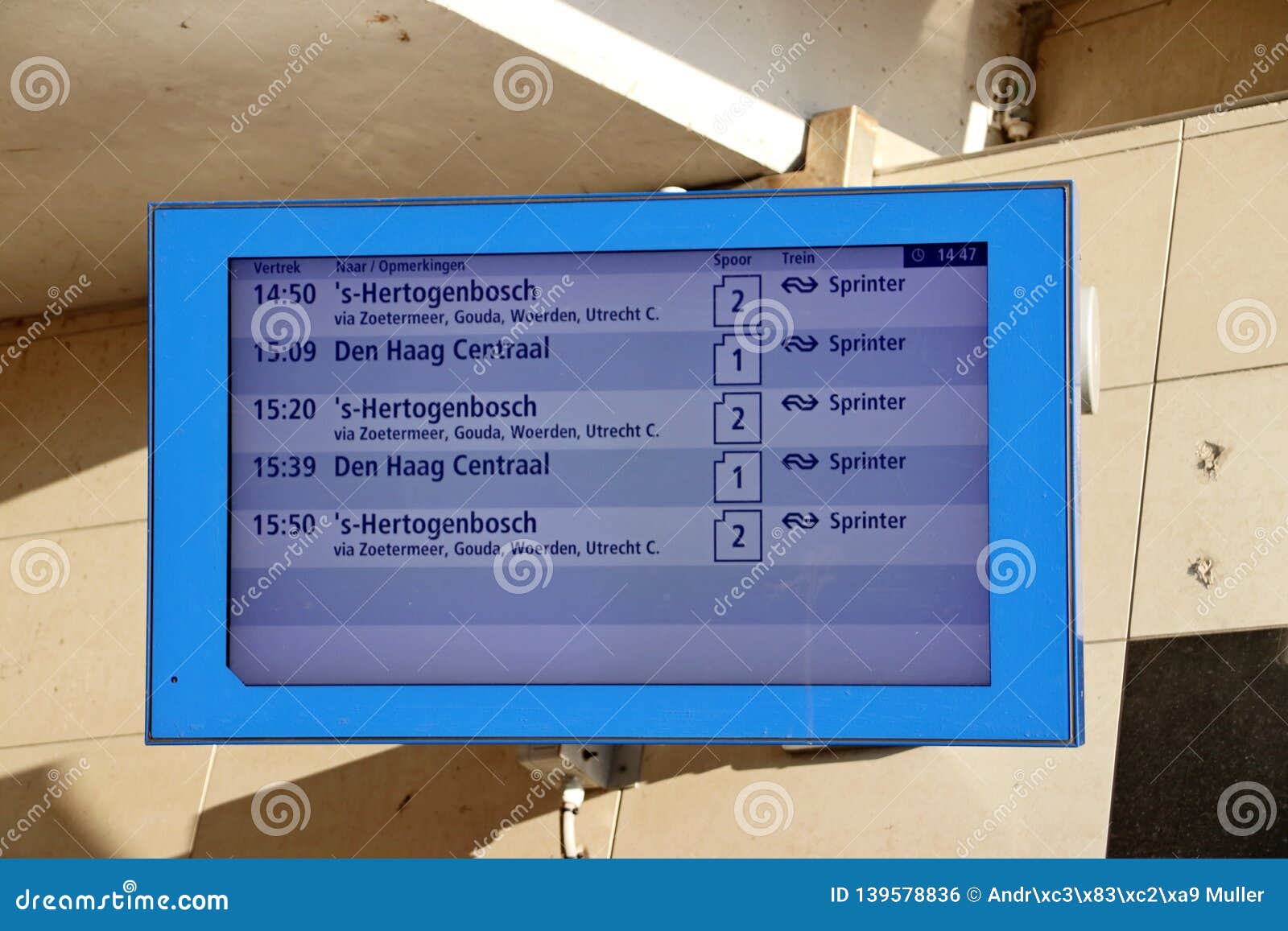 speelplaats kathedraal Portaal Departure Information Display at Train Station Den Haag Ypenburg in the  Hague in the Netherlands. Editorial Photo - Image of netherlands, train:  139578836