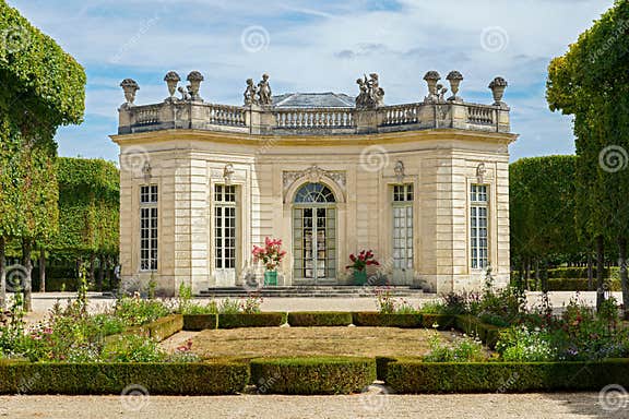 Der Französische Pavillon Und Der Französische Garten am Kleinen