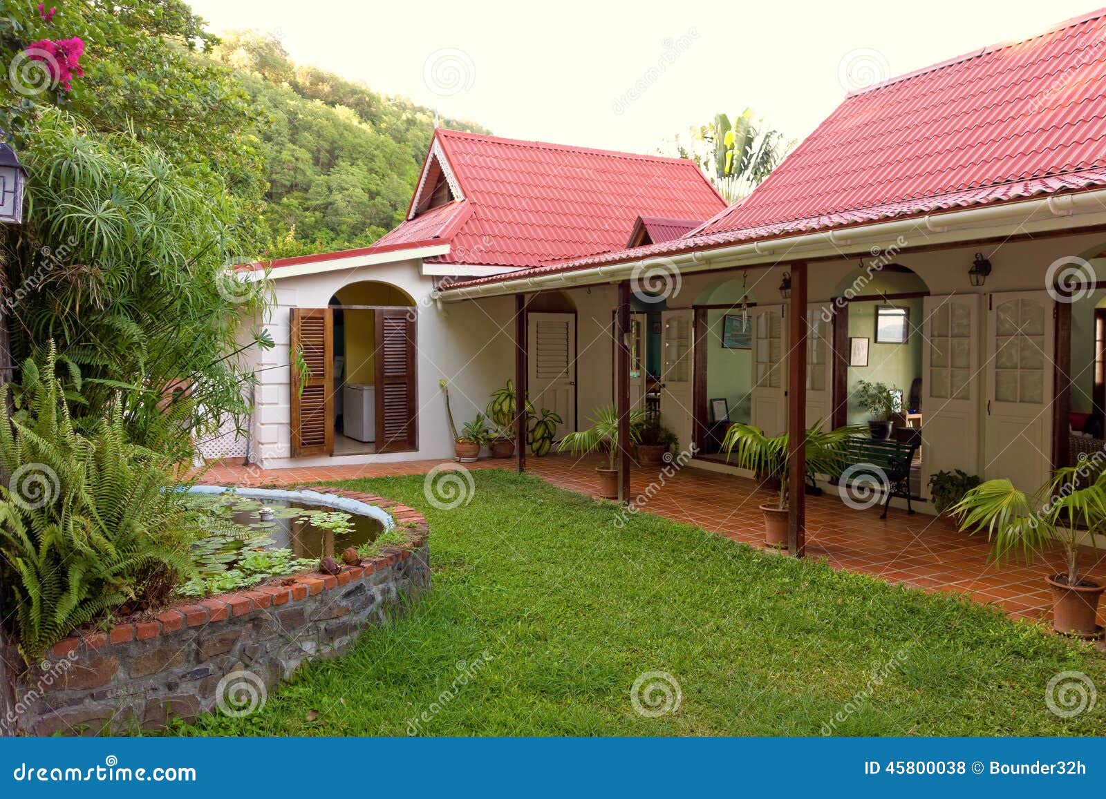 innere hausarchitektur der innere hof von belmonthaus bequia innere von stockfoto bild innere hausarchitektur der innere hof von belmonthaus bequia innere von stockfoto bild