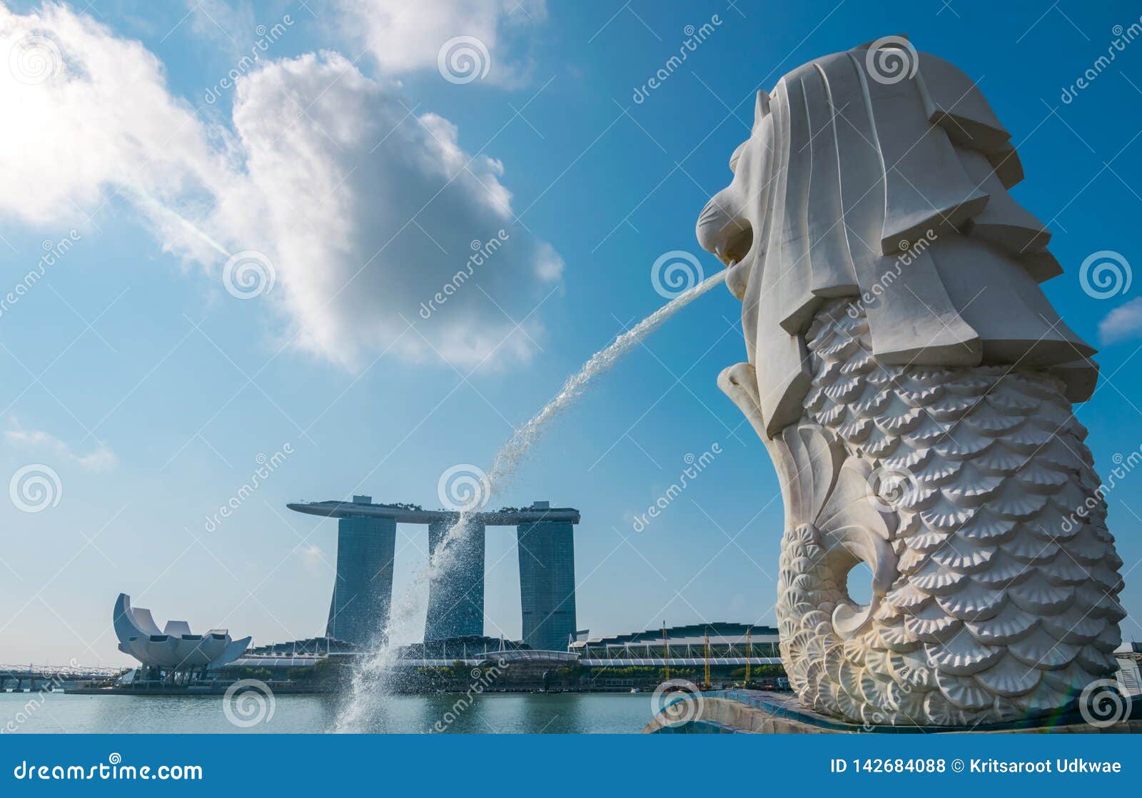 Der Merlions-Brunnen in Singapur. Der Merlions-Brunnen vor Marina Bay Sands-Hotel in Singapur