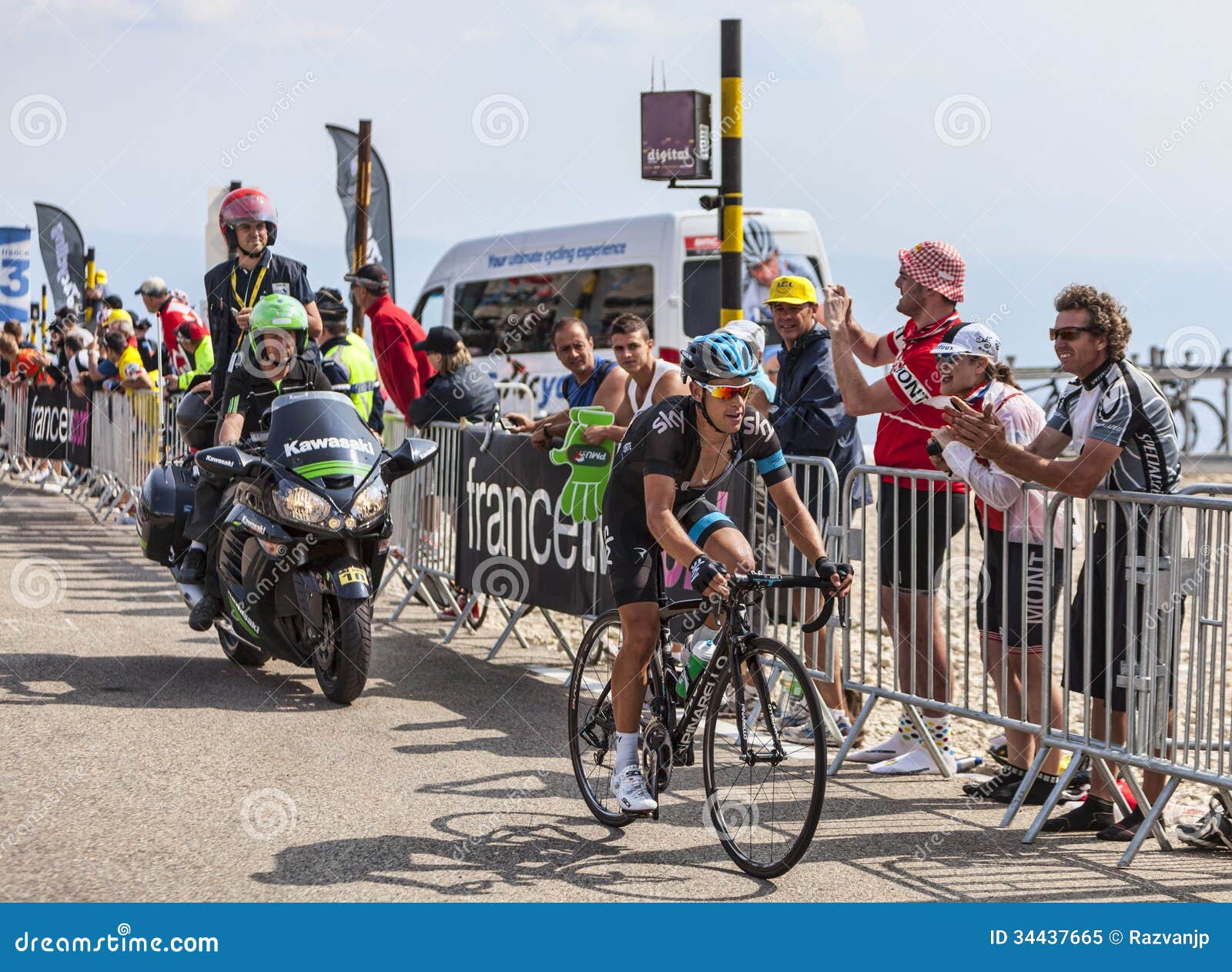 Der Radfahrer Richie Porte. Mont Ventoux, Frankreich 14. Juli 2013: Der australische Radfahrer Richie Porte (Himmel Procyclings-Team), den letzten Kilometer der Besteigung zu Mont Ventoux während des Stadiums 15 der Ausgabe 100 Le-Tour de France 2013 kletternd.