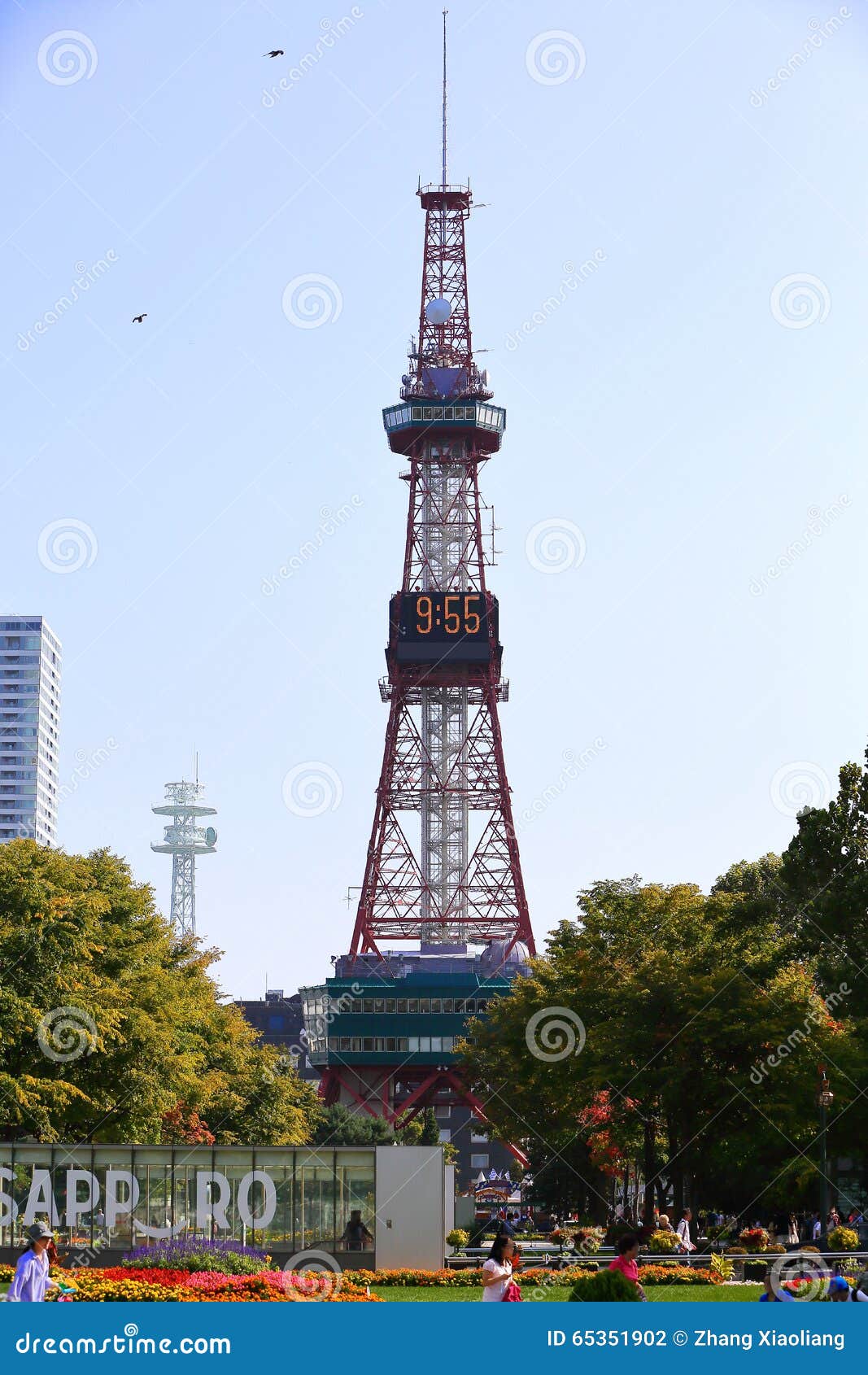 Der Sapporo Fernsehturm ist- an Odori-Park, in Sapporo, Hokkaido, Japan