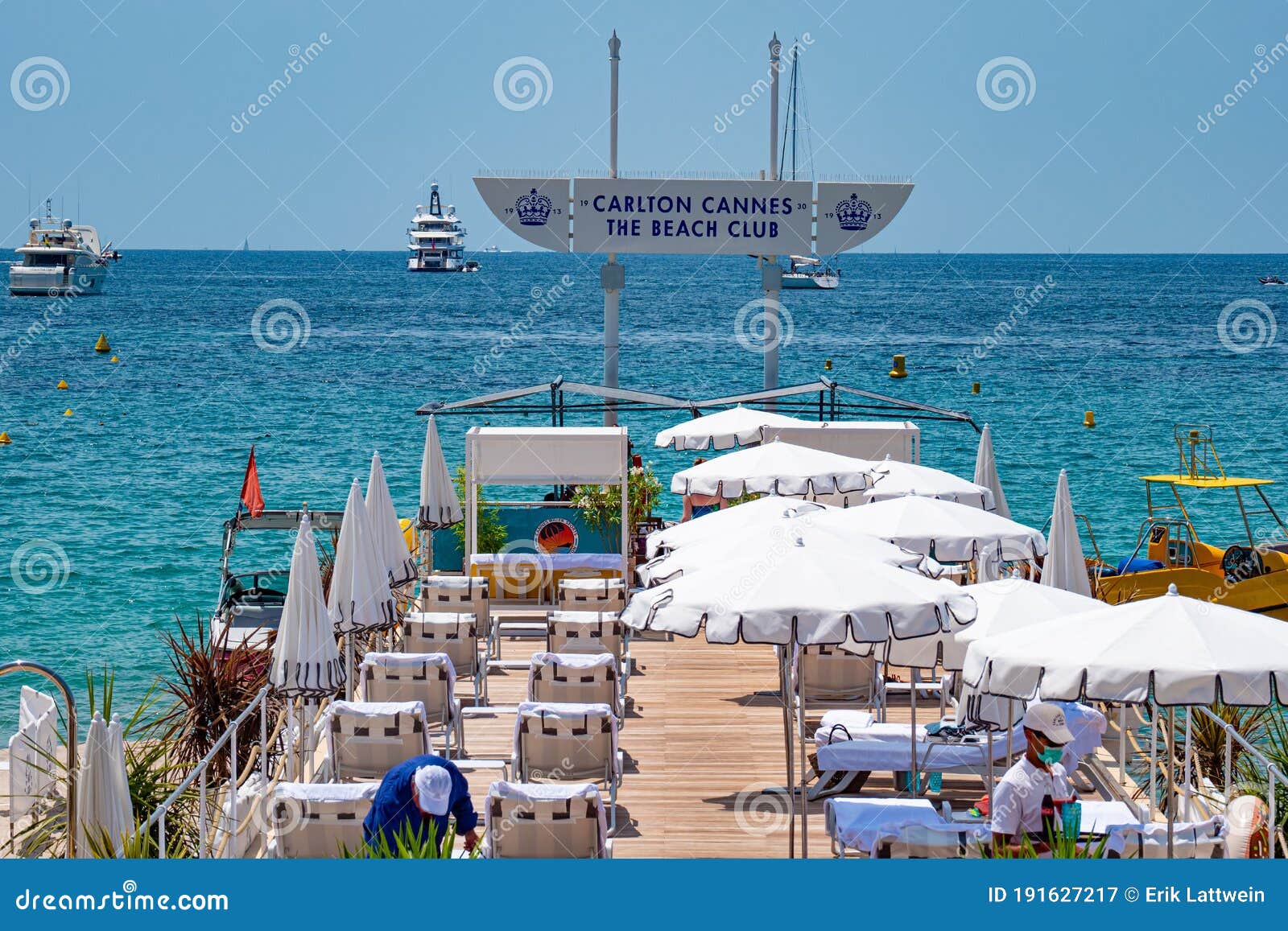 Der Strand Und Die Strandclubs am Croisette in Cannes-Stadt Von Cannes ...