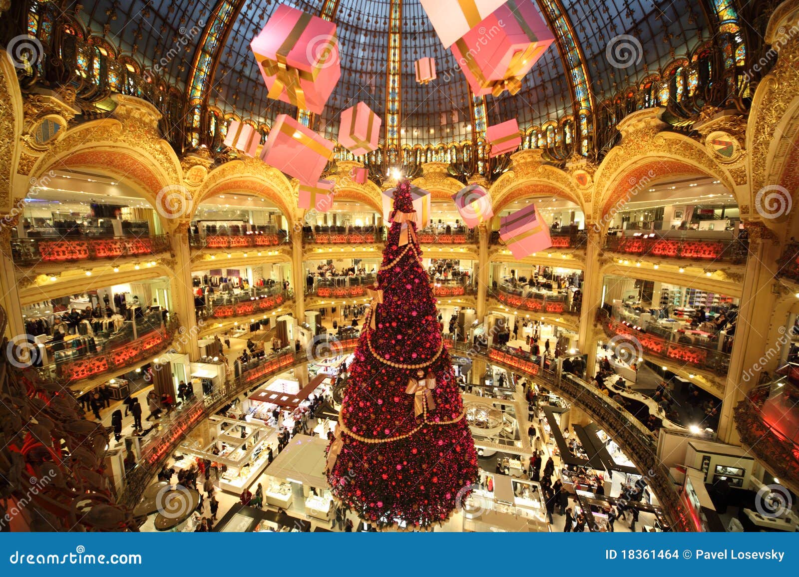 Der Weihnachtsbaum Bei Galeries Lafayette Redaktionelles Stockbild Bild von architektur