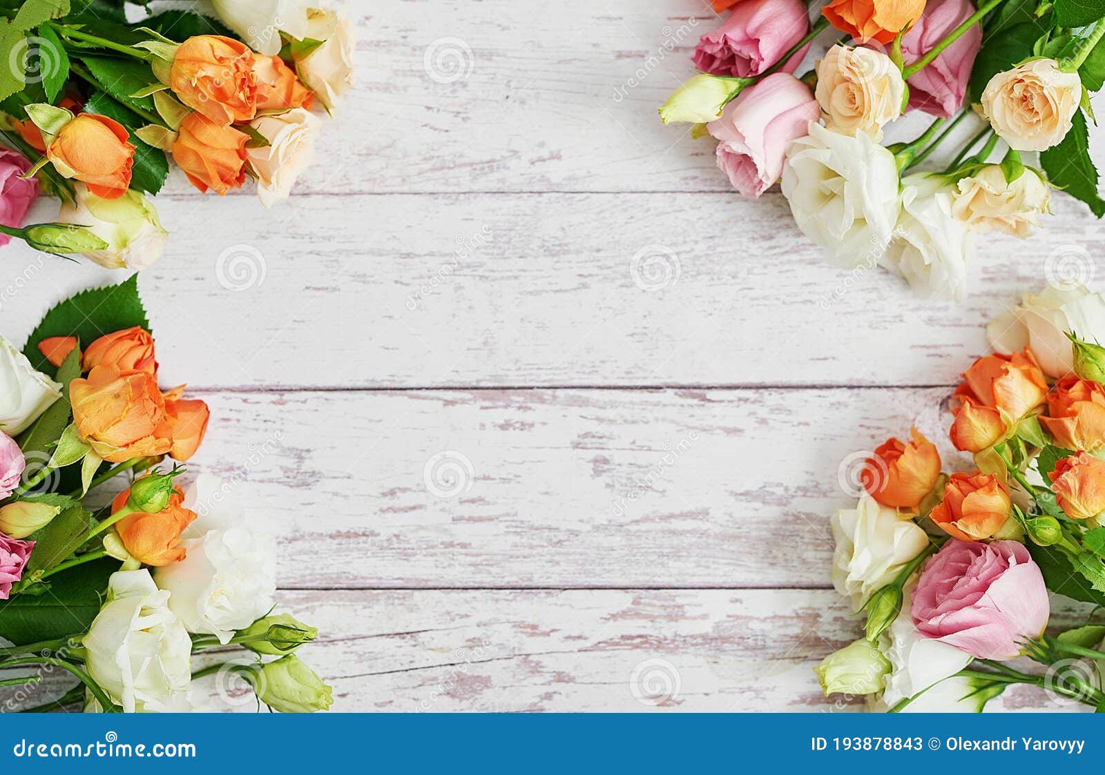 Des Fleurs Pour La Journee De La Femme Carte De Voeux De Fete Des Meres Bouquet De Fleurs Eustoma Et Roses Dans Le Vase Joyeux Image Stock Image Du Interieur Petale