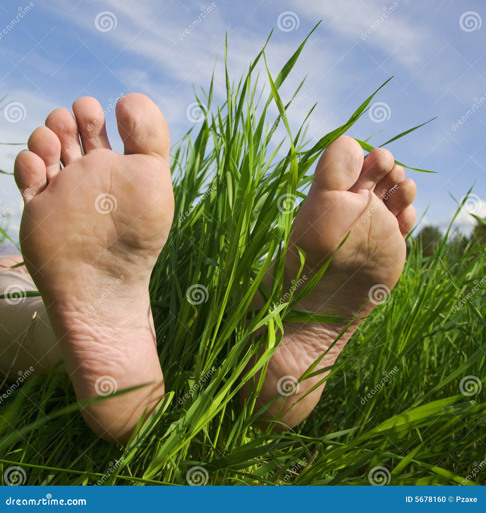 Descalzo un pie foto de archivo. Imagen de verano, planta 5678160
