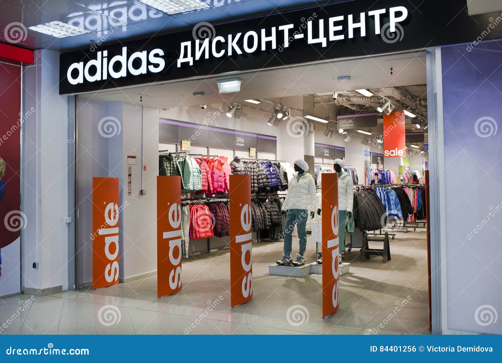 Descuento Adidas De Centro En La Tienda Foto editorial - Imagen de centro,  adidas: 84401256