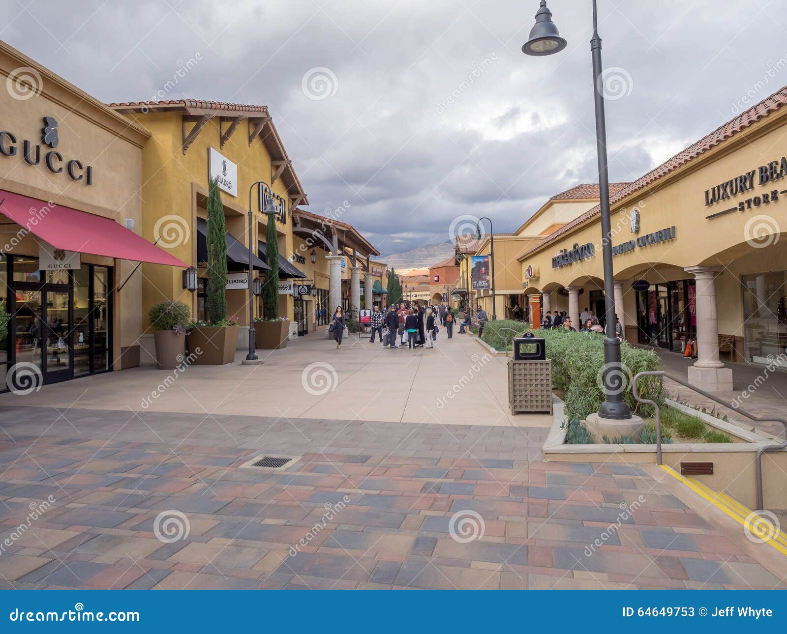 Desert Hills Premium Outlet Mall Editorial Stock Photo - Image of desert, mall: 64649753