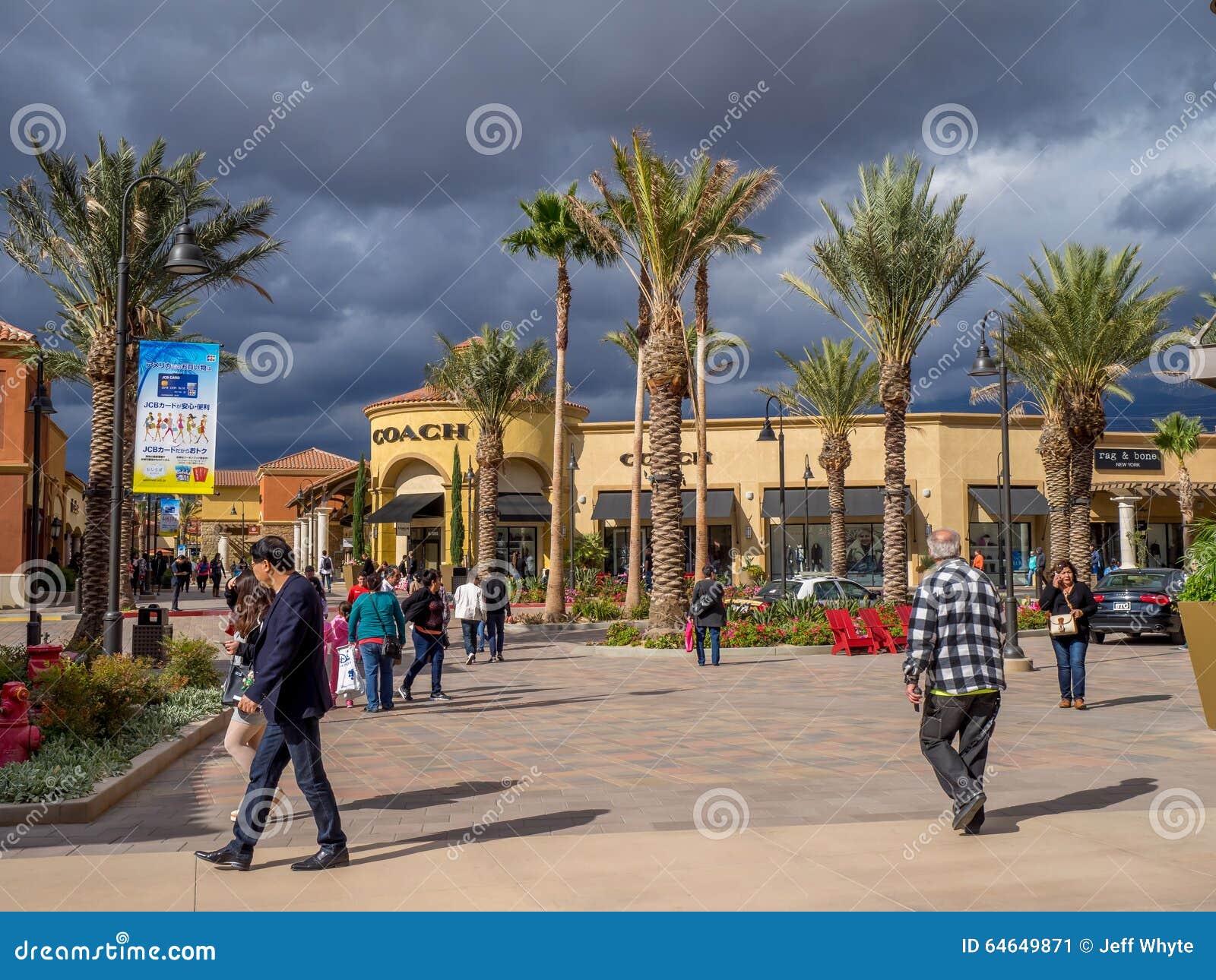 Desert Hills Premium Outlets - Palm Springs