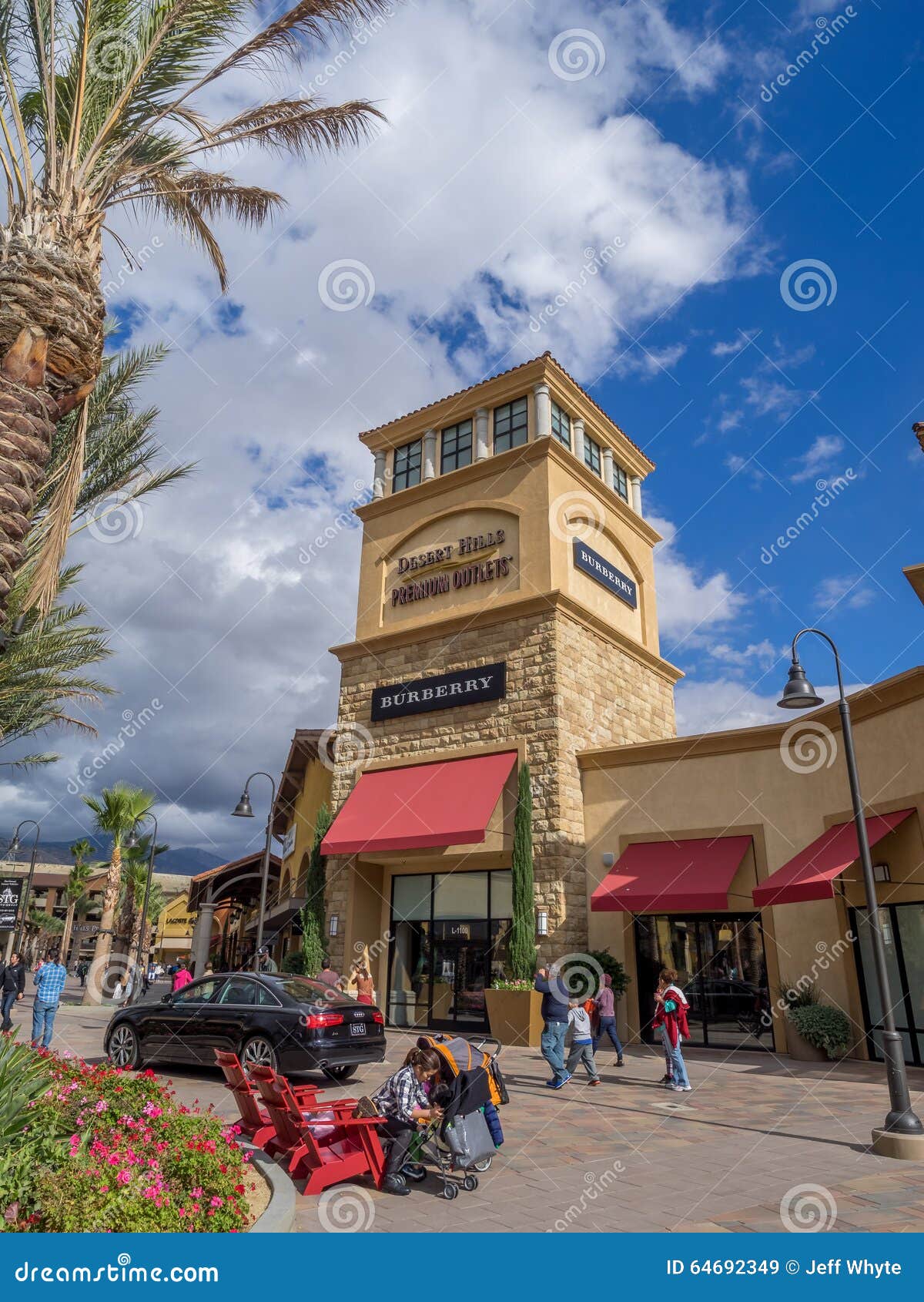 Desert Hills Premium Outlet Mall Editorial Stock Image - Image of hill, fashion: 64692349