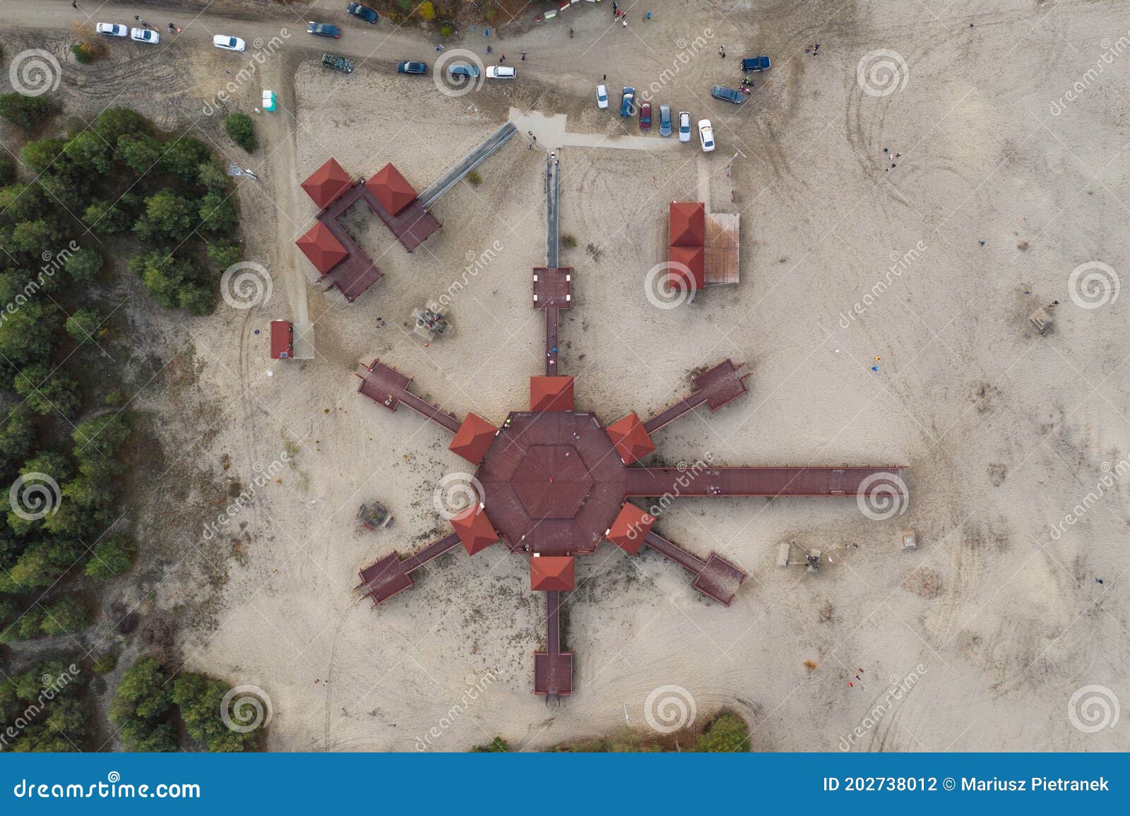 Deserto De Bledowska E a Maior área De Areia Movediça Na Polônia.  Localizada Na Fronteira Do Planalto Da Praça Da Praça Da Praça D Foto de  Stock - Imagem de colorido, floresta