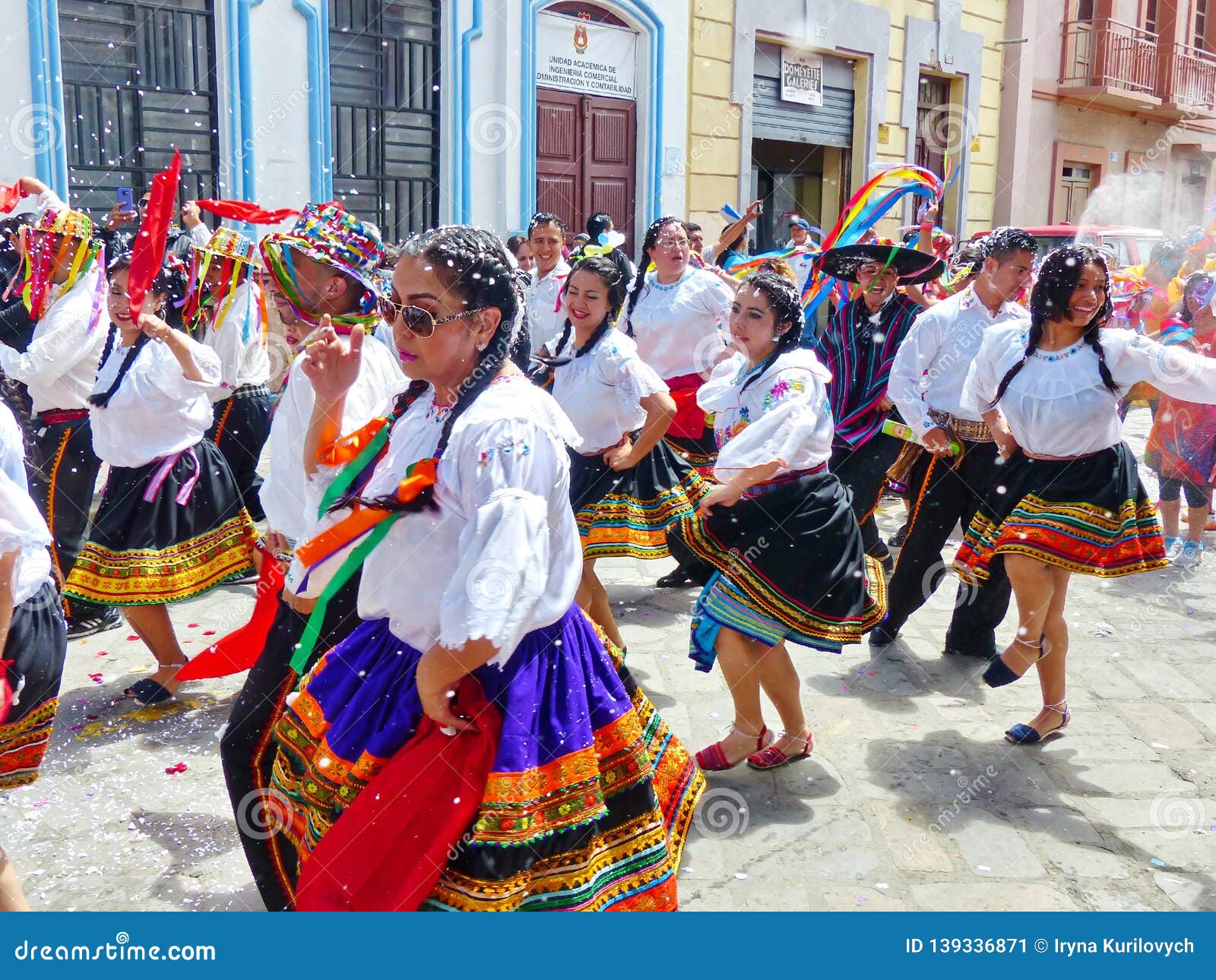 Desfile De Carnaval En Cuenca Ecuador Foto Editorial Imagen De