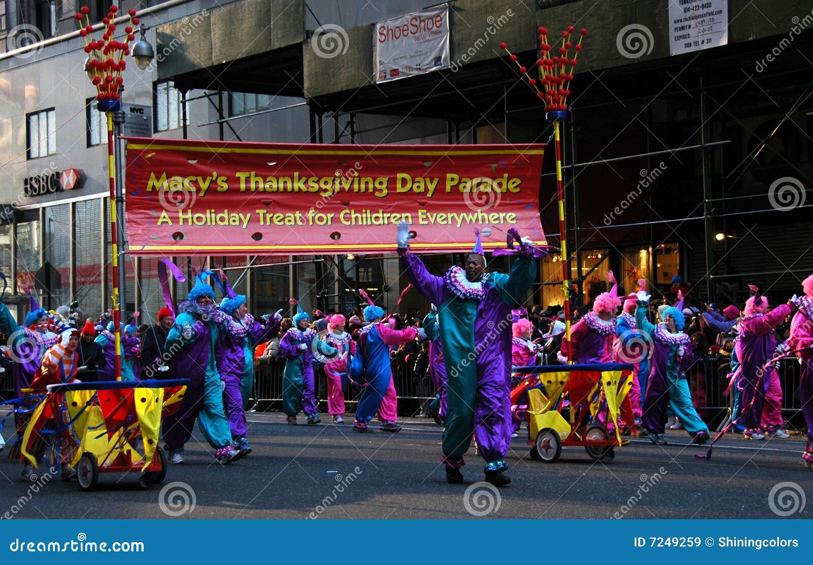 Desfile de la acción de gracias de Macy. Éste era lanzamiento en New York City el 27 de noviembre de 2008