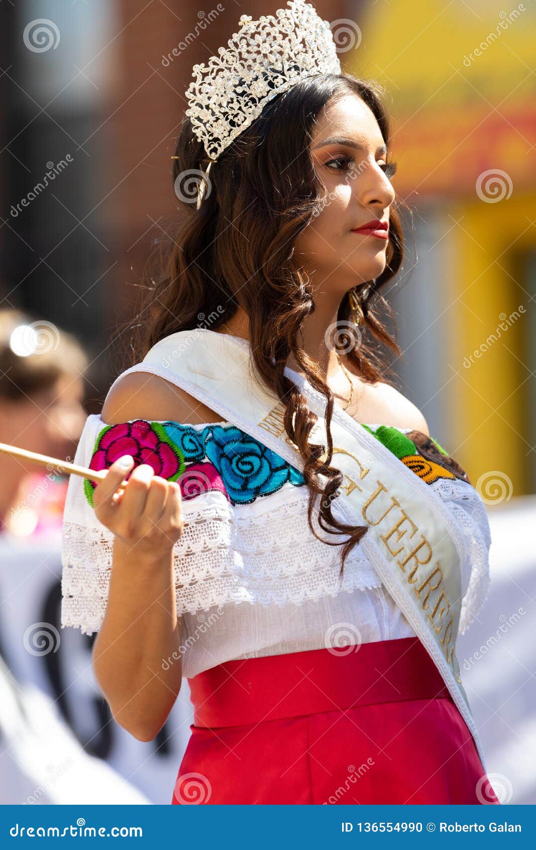 Desfile Mexicano 2018 Del Día De La Independencia De Pilsen Imagen  editorial - Imagen de cultura, corona: 136554990