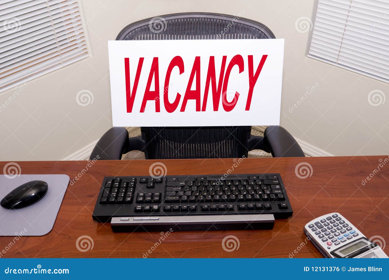 desk and vacancy sign