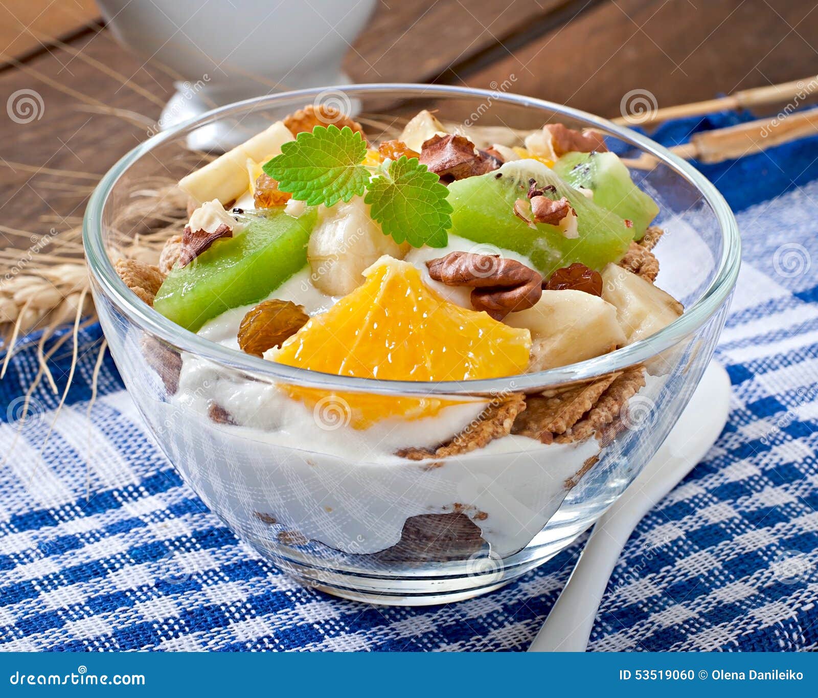 Dessert Con I Muesli E La Frutta Fotografia Stock Immagine di