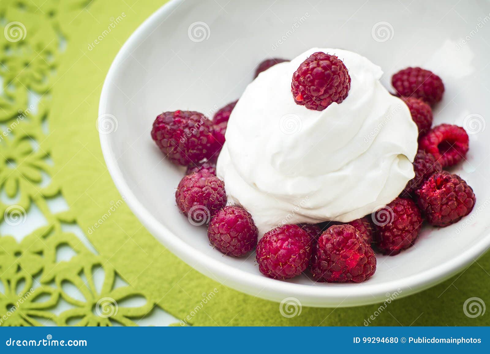 Dessert, Whipped Cream, Ice Cream, Frozen Dessert Picture. Image 99294680
