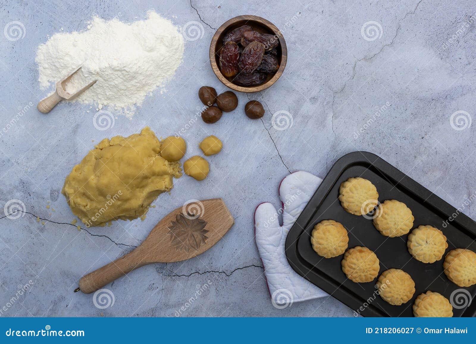 desserts eid al-fitr  fitr called  mamool or kahk