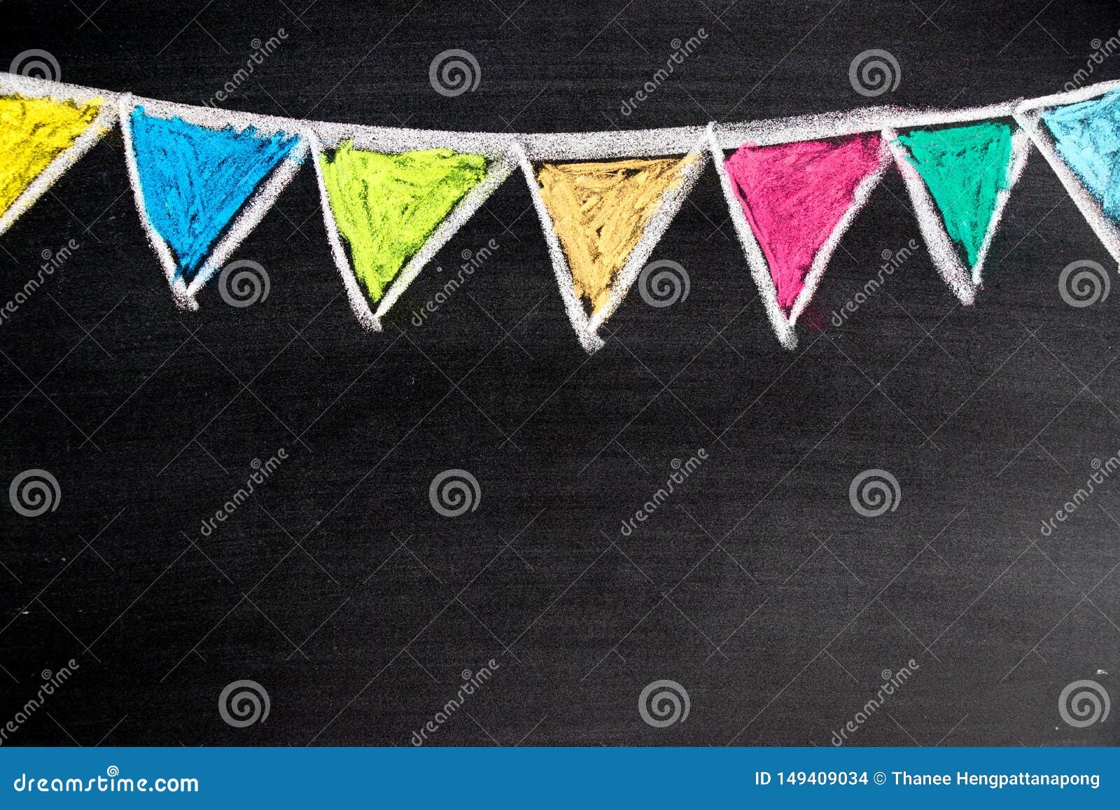 Parties De Craie De Couleur Sur Le Tableau Noir Photo stock