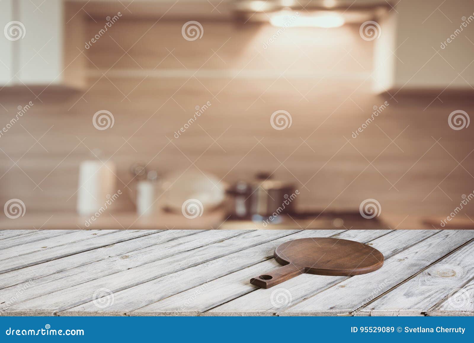 Dessus De Table En Bois Vide Avec La Planche à Découper Et