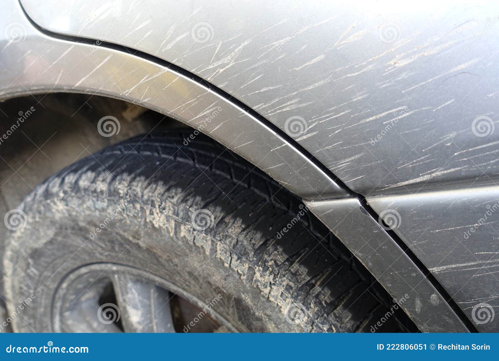 https://thumbs.dreamstime.com/z/detail-der-auto-kotfl%C3%BCgel-schmutzig-durch-schlamm-nach-einem-rennen-auf-einer-schlammigen-strecke-schmutziger-autoschlamm-222806051.jpg