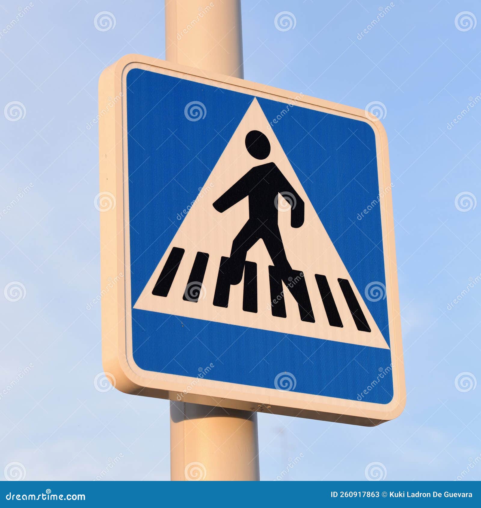 detail of a pedestrian and bicycle crossing signal