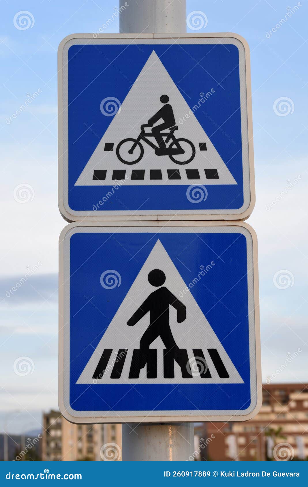 detail of a pedestrian and bicycle crossing signal