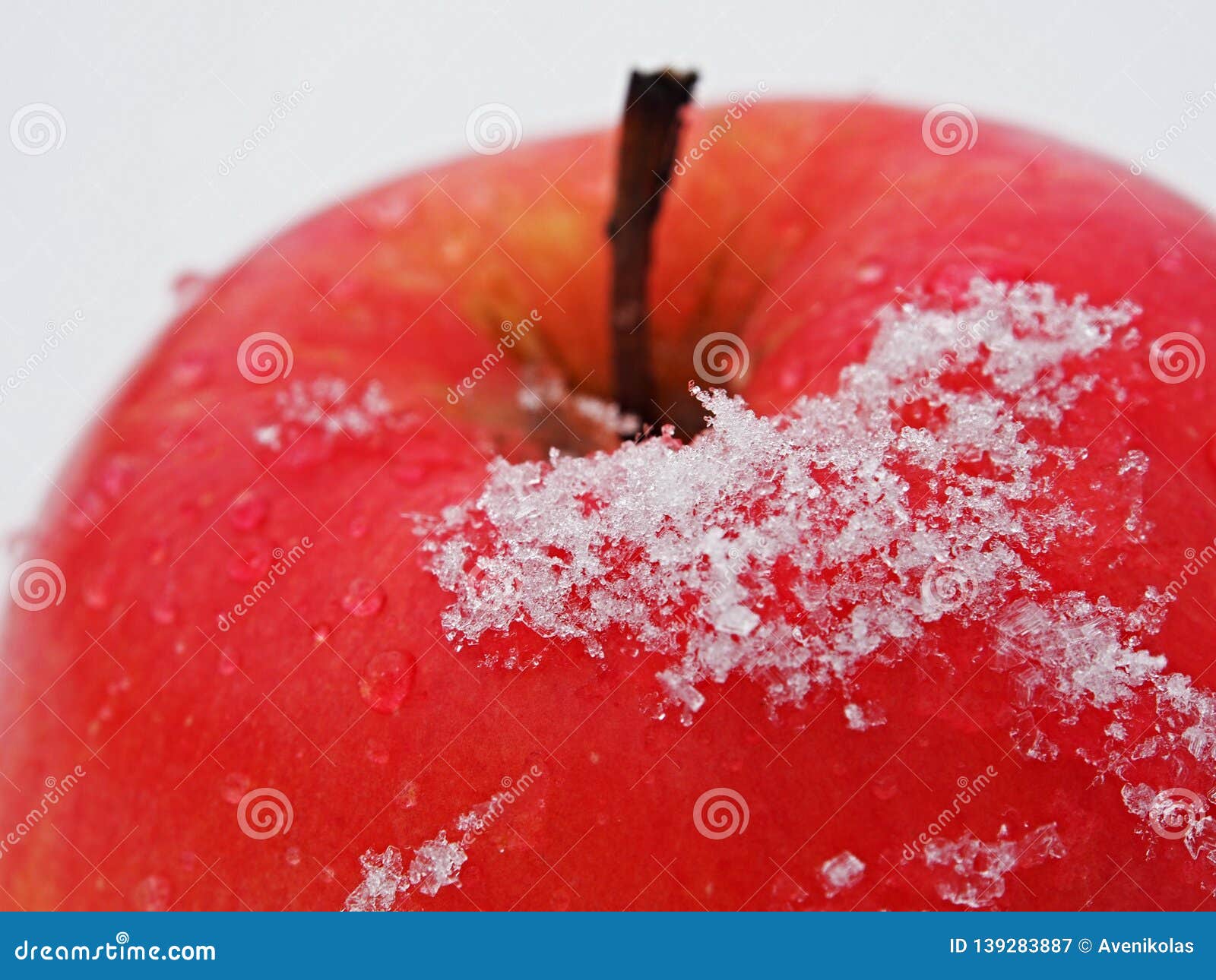 Detail of Red Apple in the Snow Stock Image - Image of healthy, drops ...