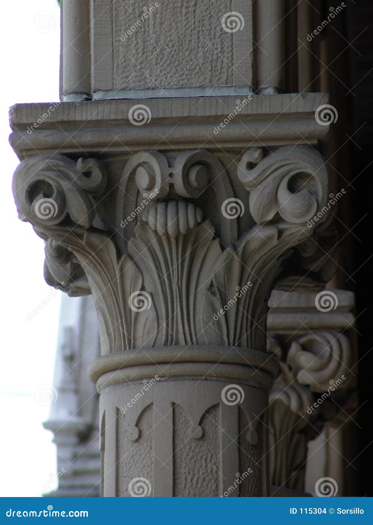 detail town hall columns