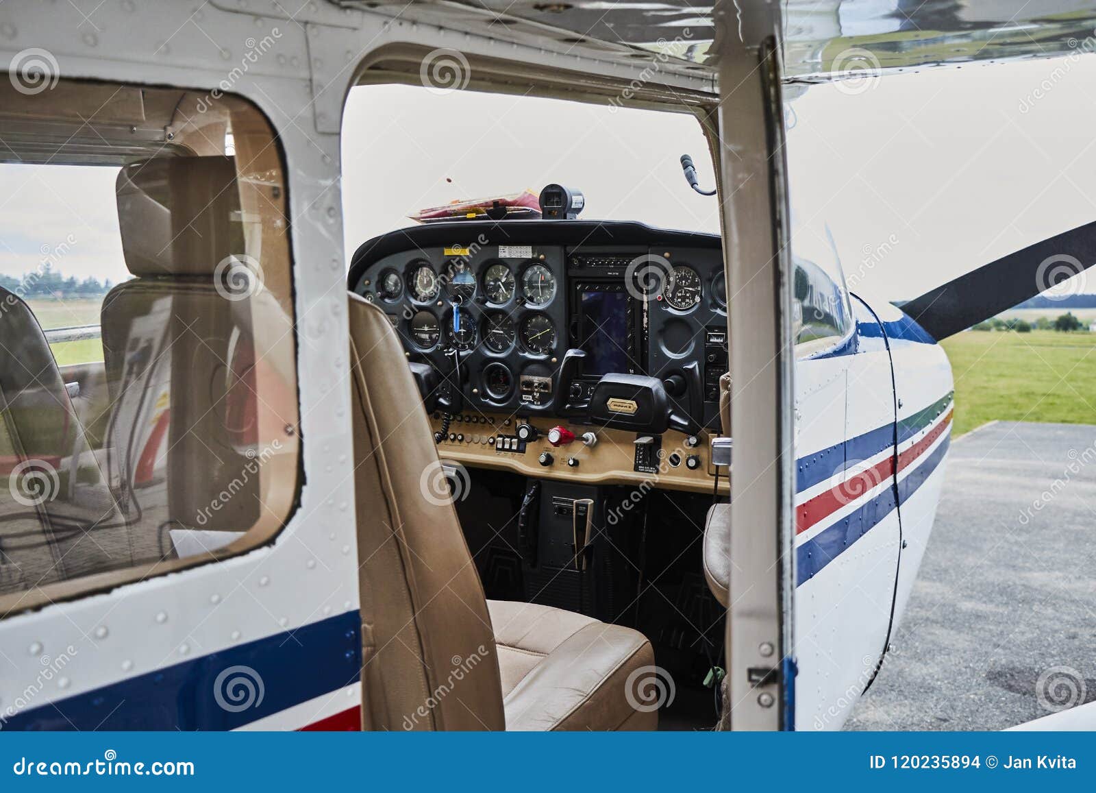 Detailed View Of Cessna 172 Skyhawk 2 Airplane Interior