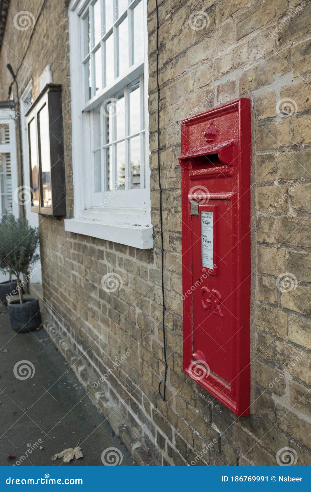 Royal Post Box