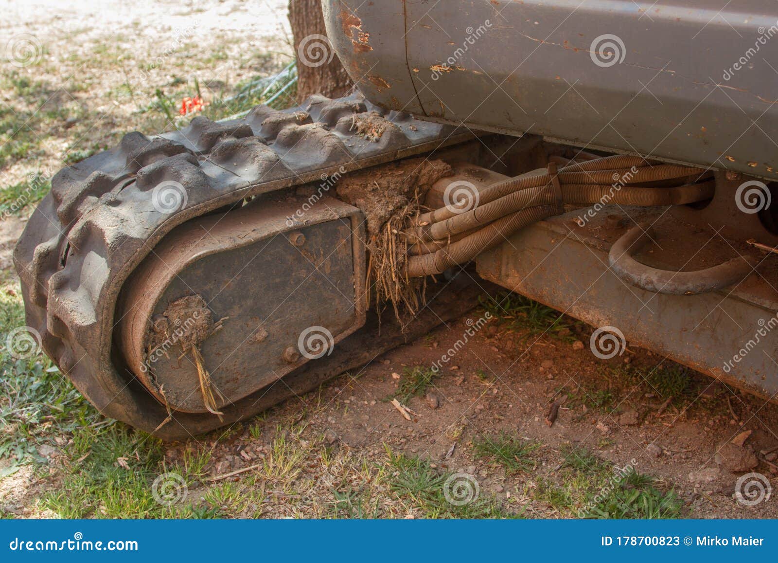 details of crawler excavator such as the controls the cloches the bucket the hydraulic pumps the tracks