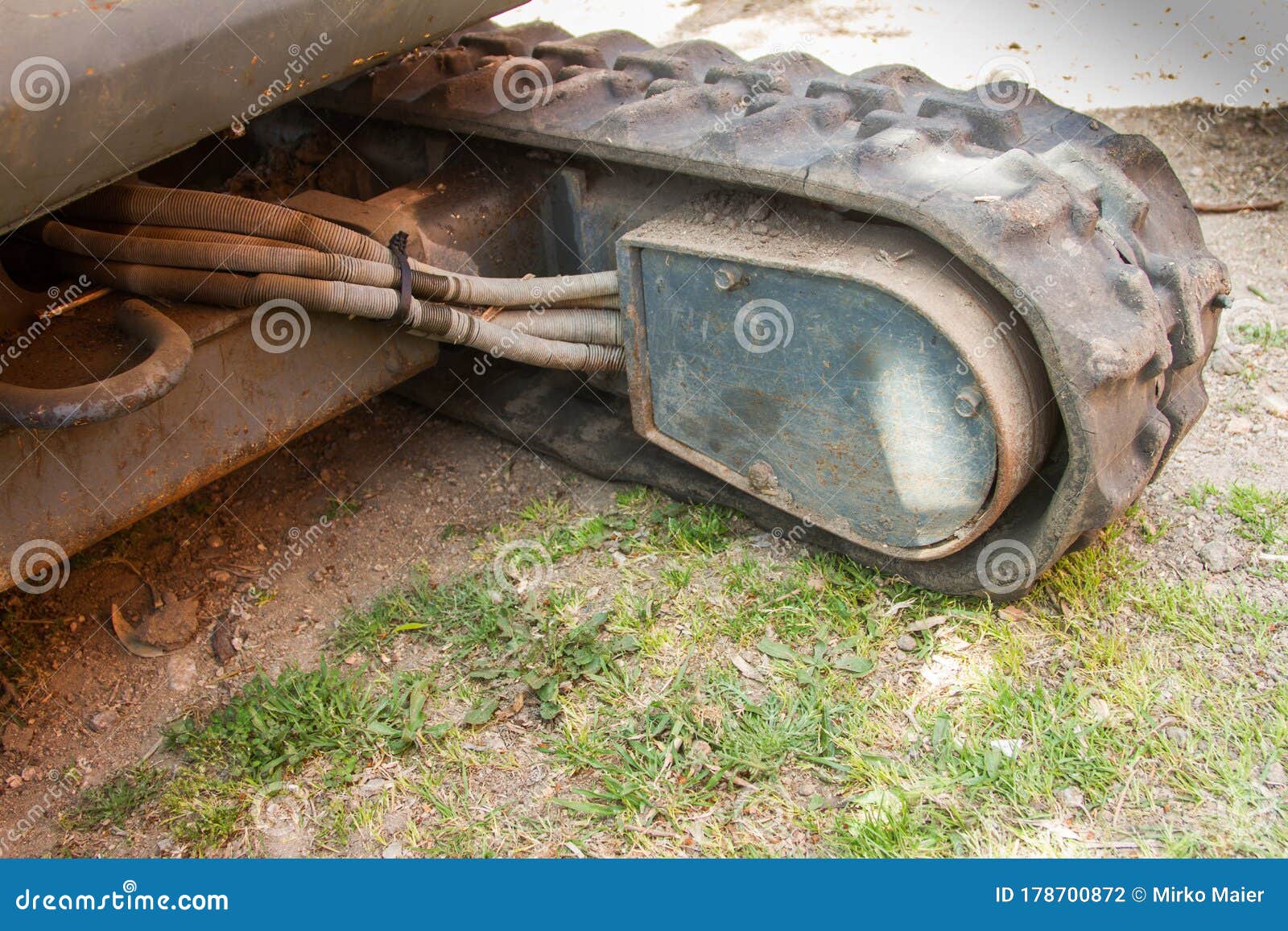 details of crawler excavator such as the controls the cloches the bucket the hydraulic pumps the tracks