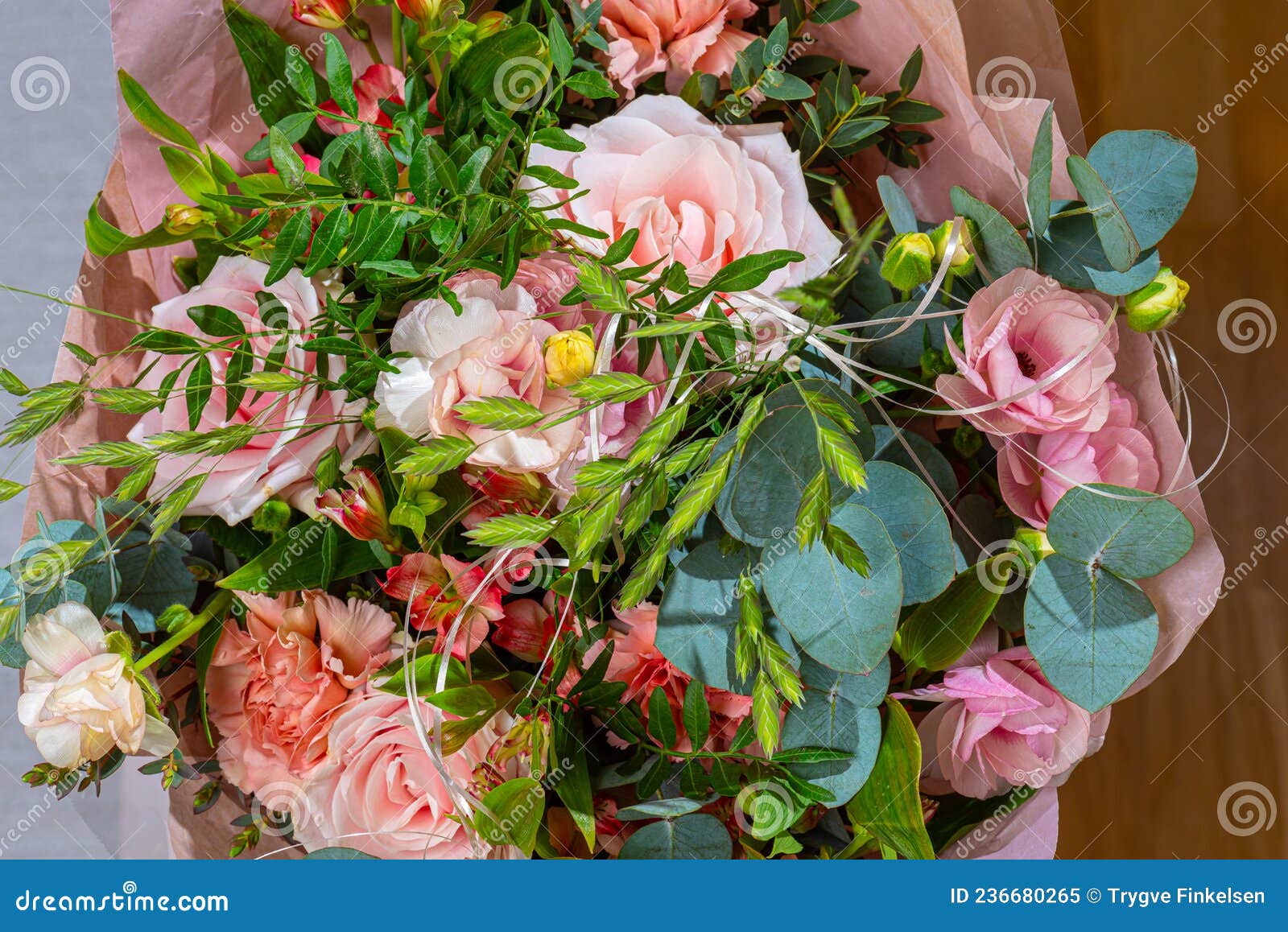 details of a pink rose bouquet..