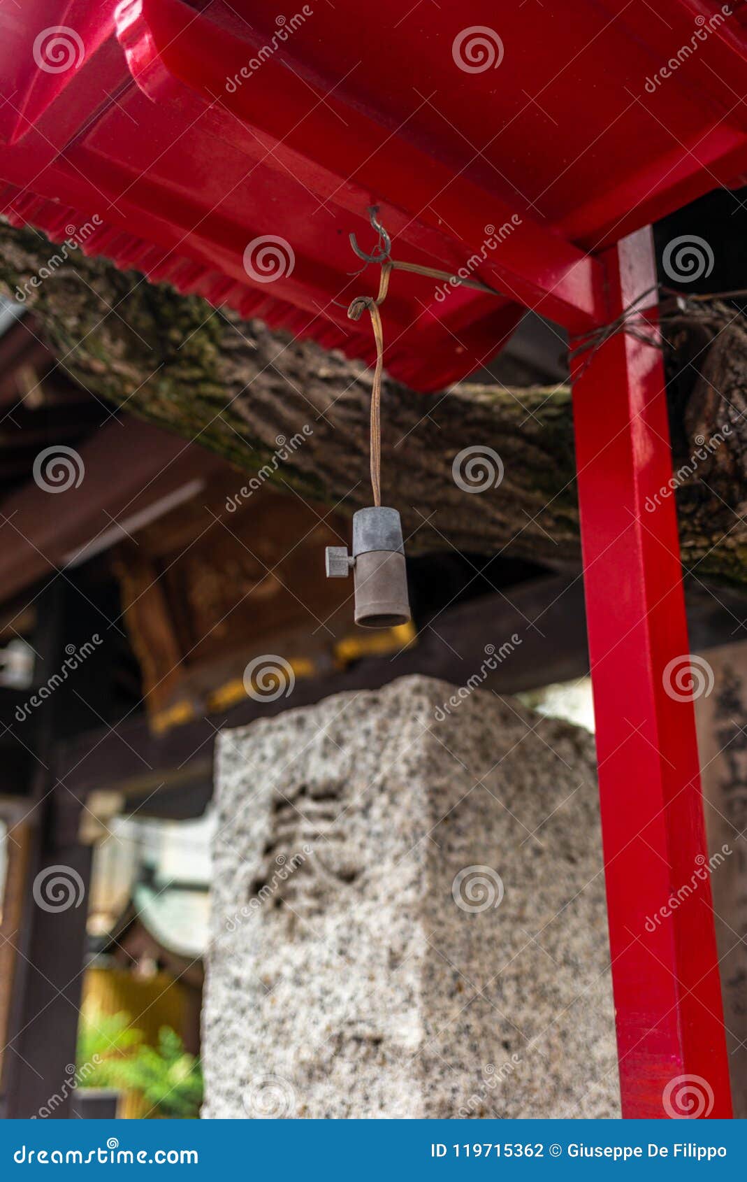 details in a shintoist shrine in tokyo