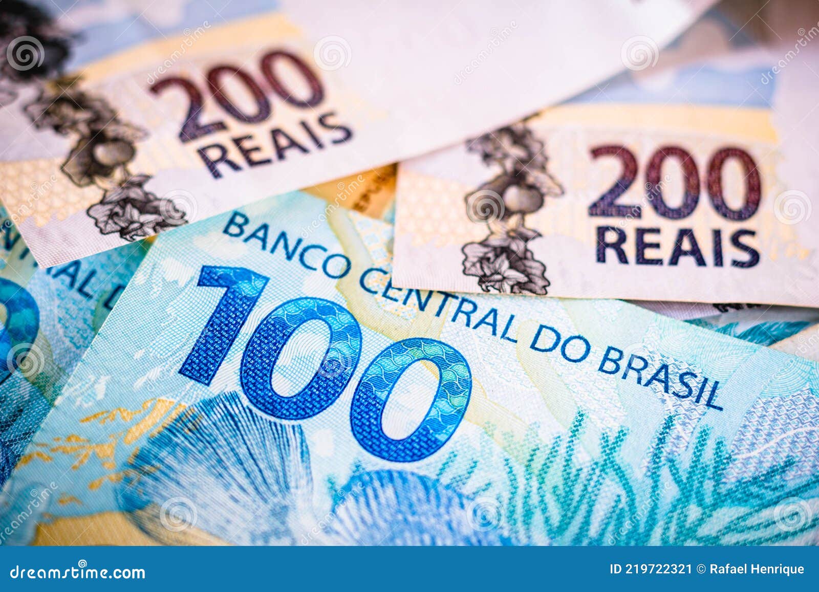 Detalhe Das Notas De 210 Reais. O Real é a Moeda Do Brasil. O Banco Central  Imagem de Stock - Imagem de moeda, financeiro: 219722321