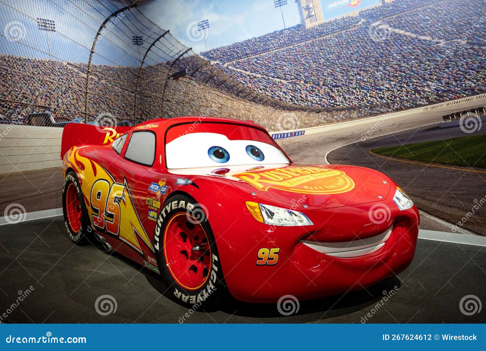 Primeiro carro de corrida de carros da Disney Lightning McQueen