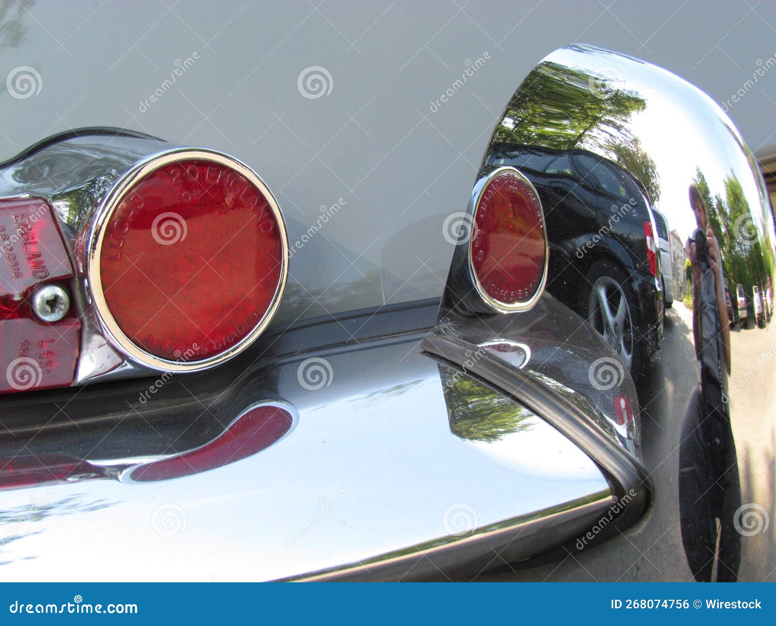 Detalhes Da Luz De Fundo E Para-choques De Um Antigo Modelo Clássico De  Jaguar De Carro Em Inglês Foto Editorial - Imagem de retro, transporte:  268074756